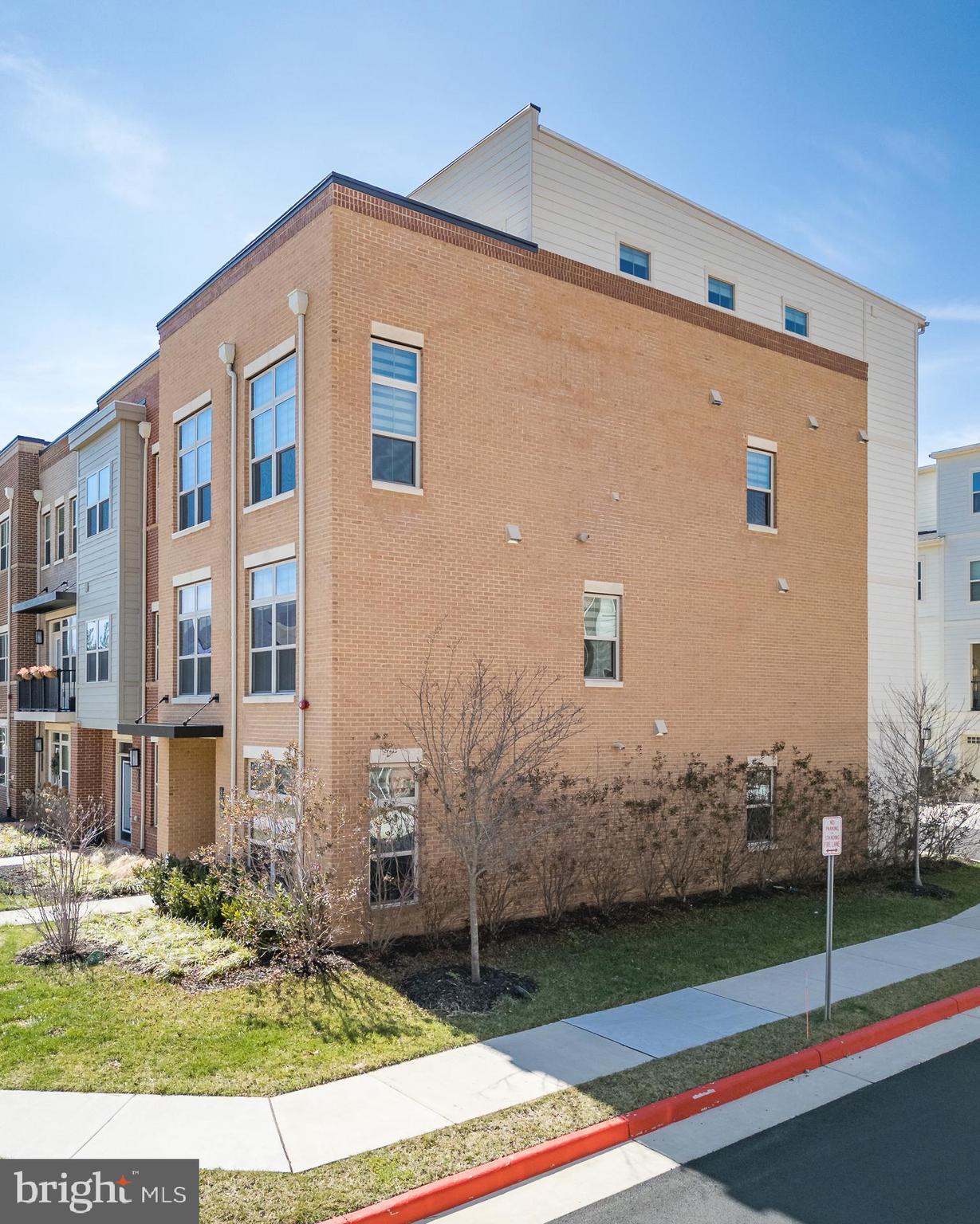 BOULEVARD VI TOWNS - Residential