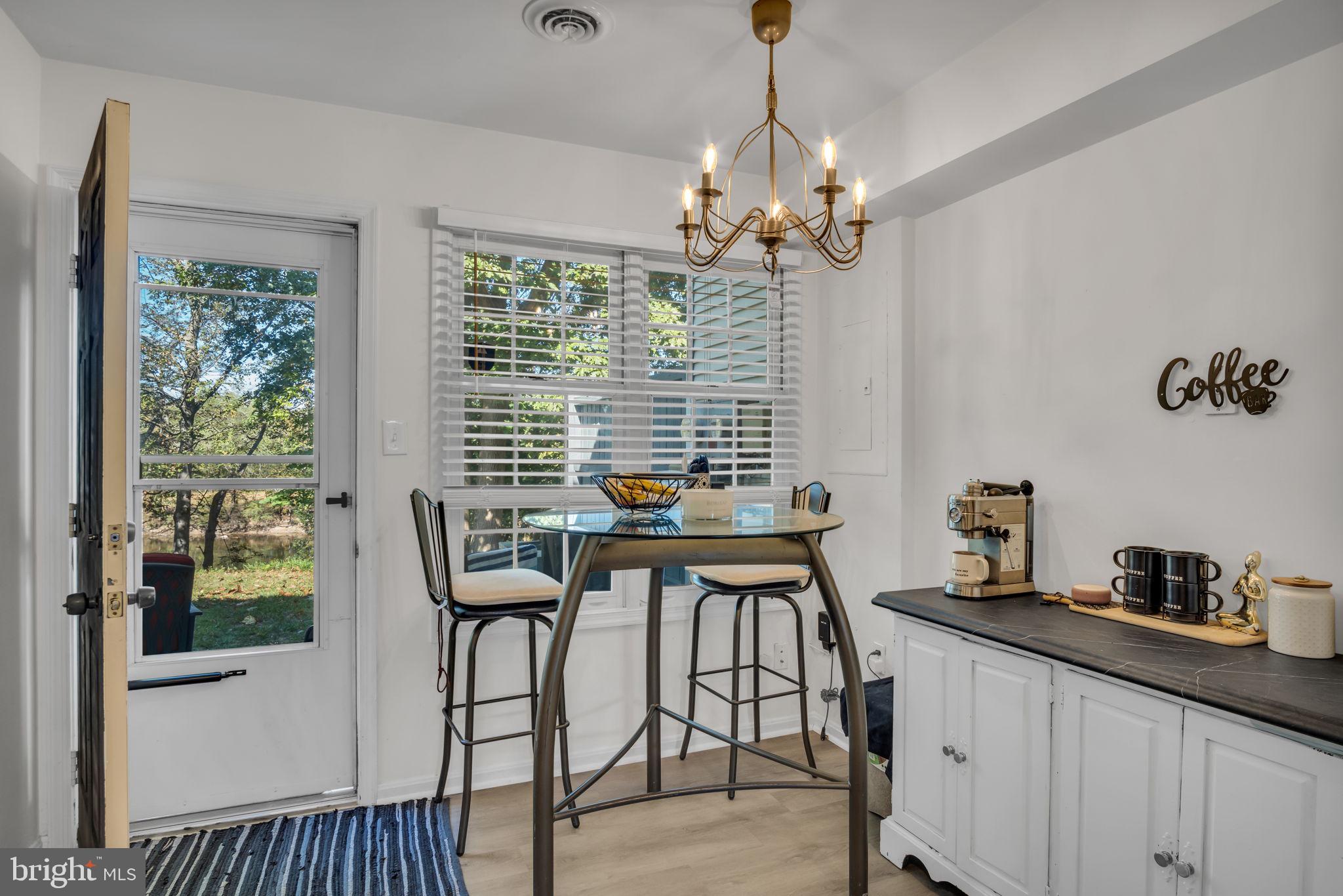 STANFORD COURT - Residential