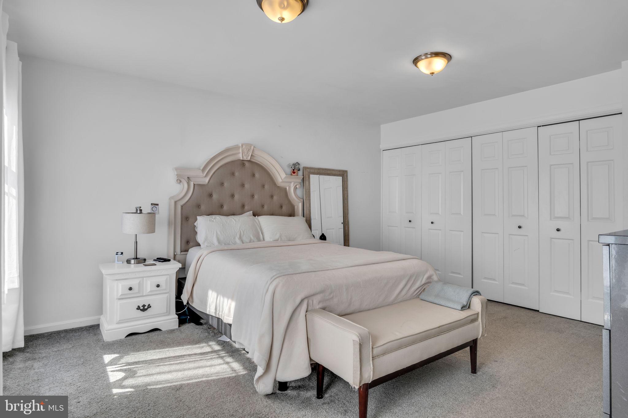 STANFORD COURT - Residential