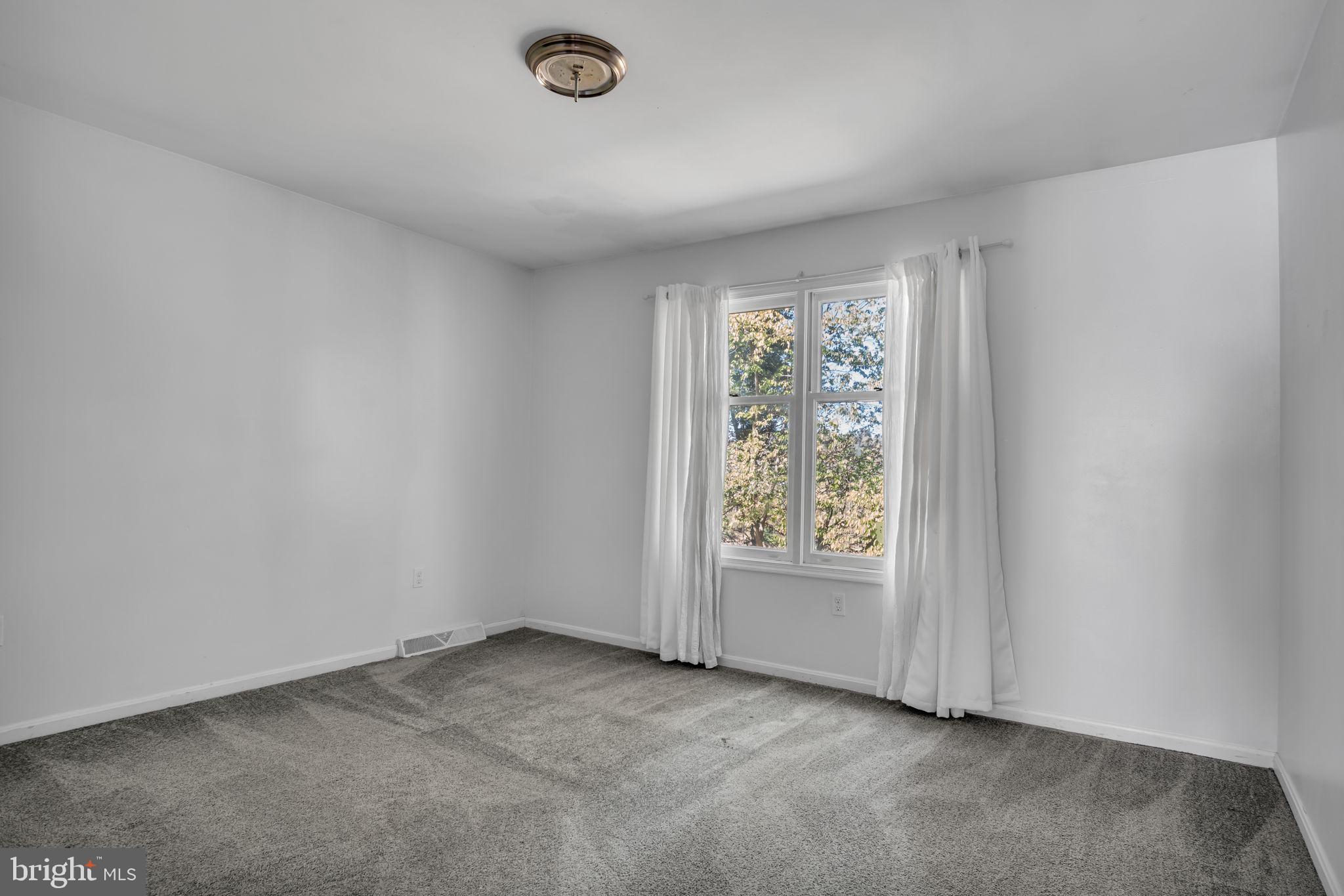 STANFORD COURT - Residential