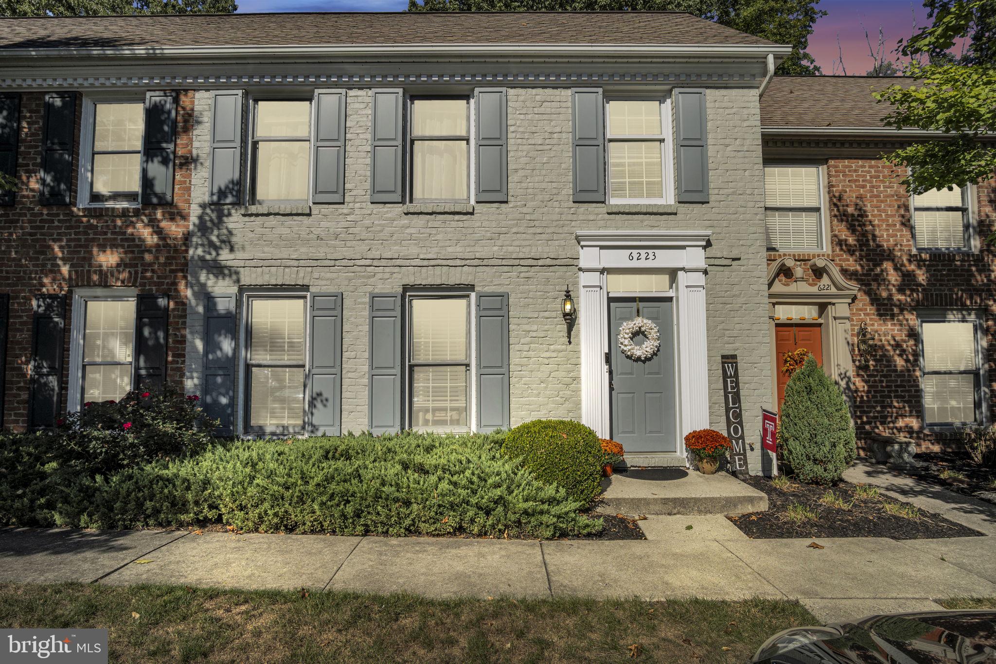 STANFORD COURT - Residential