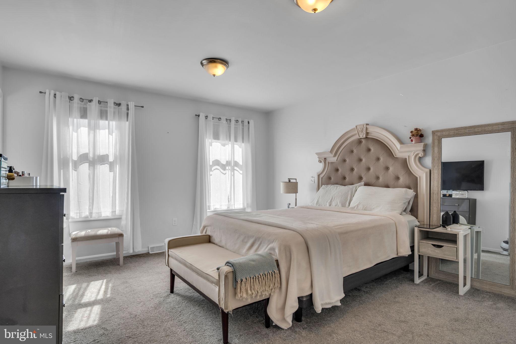 STANFORD COURT - Residential