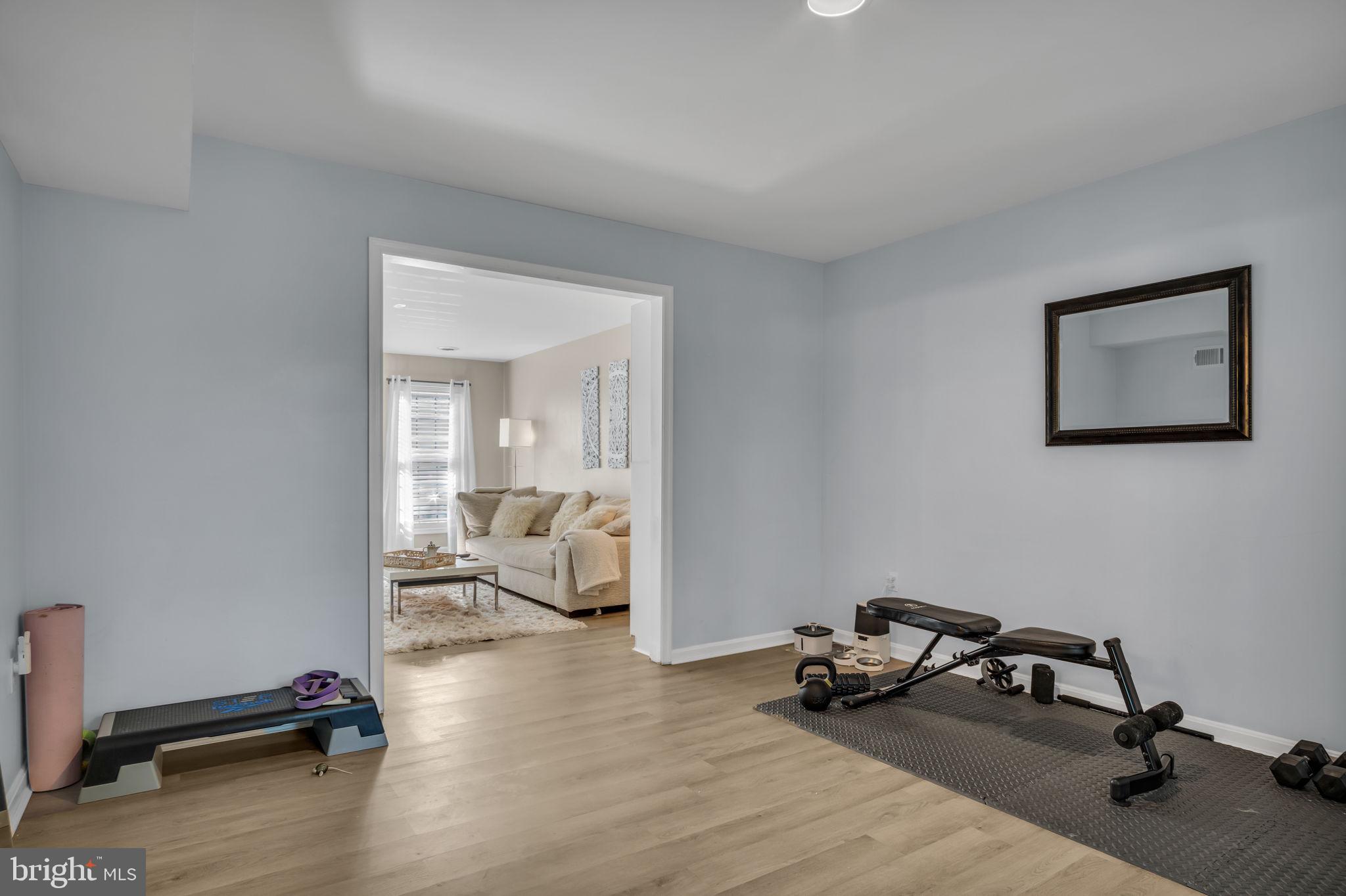 STANFORD COURT - Residential