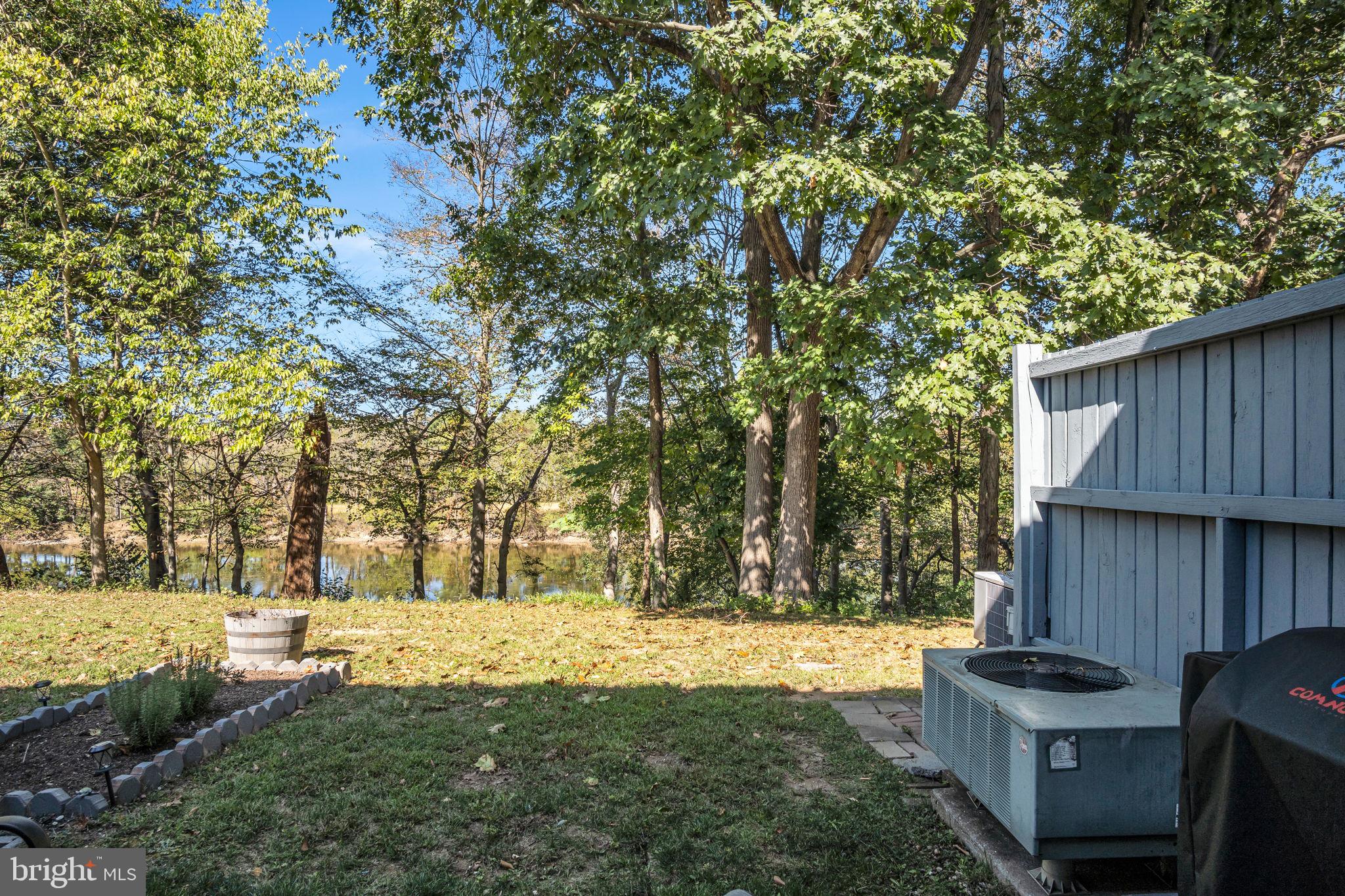 STANFORD COURT - Residential