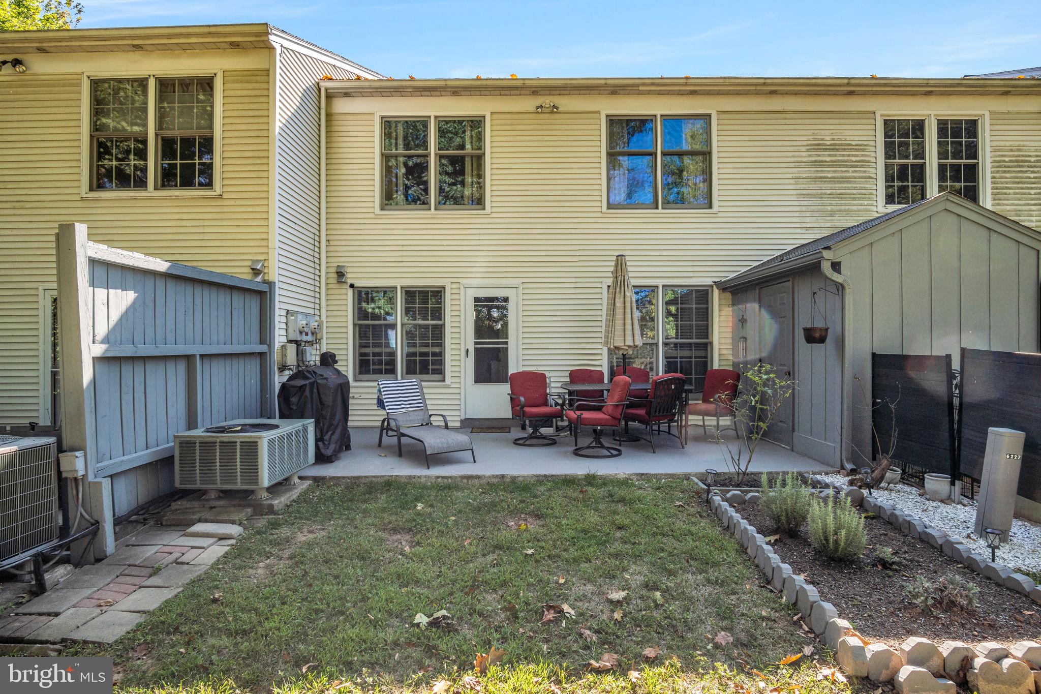 STANFORD COURT - Residential