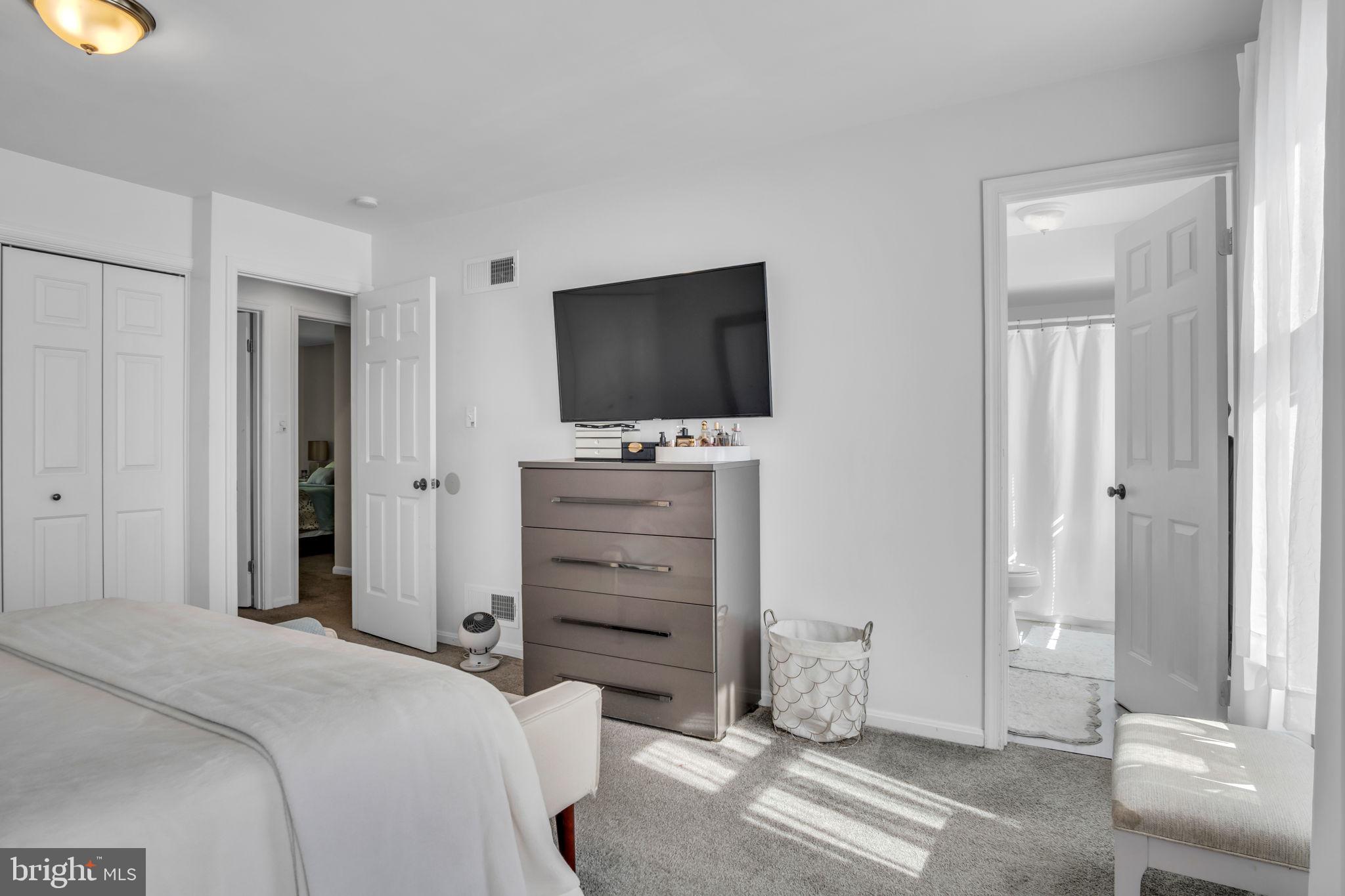 STANFORD COURT - Residential