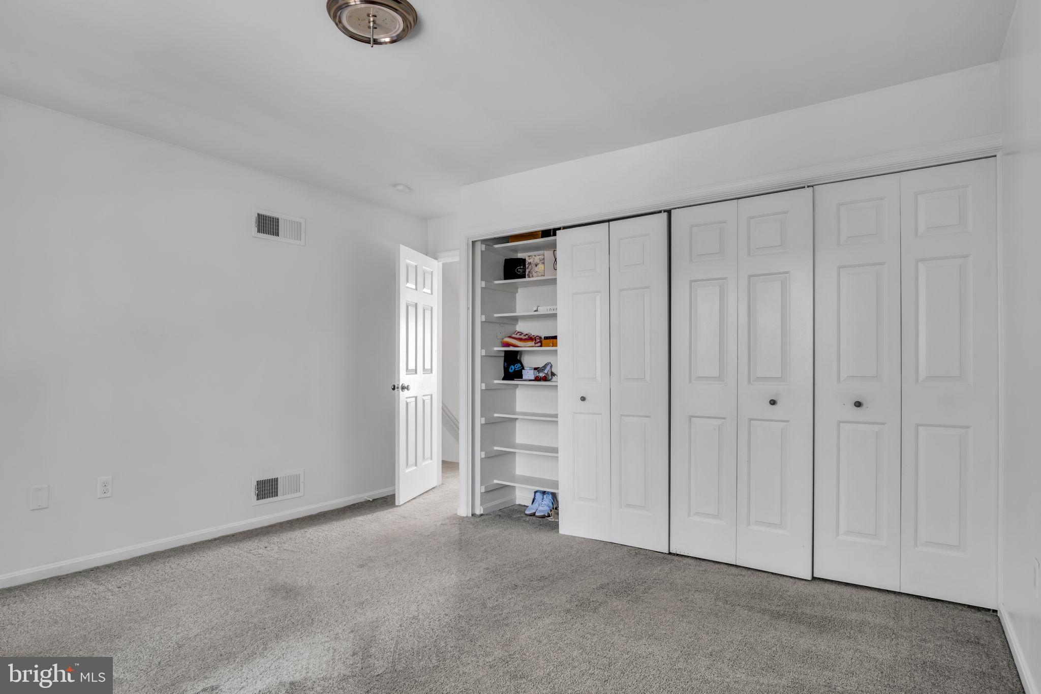 STANFORD COURT - Residential