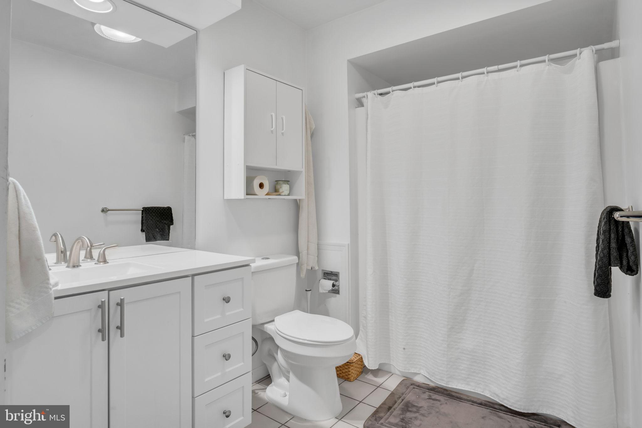 STANFORD COURT - Residential