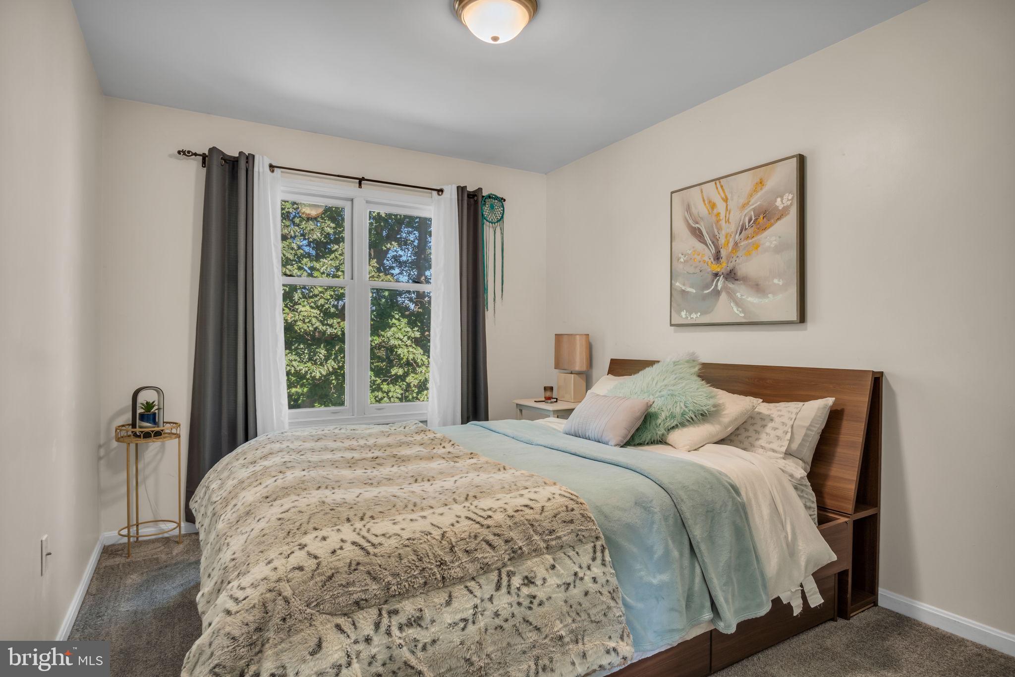 STANFORD COURT - Residential