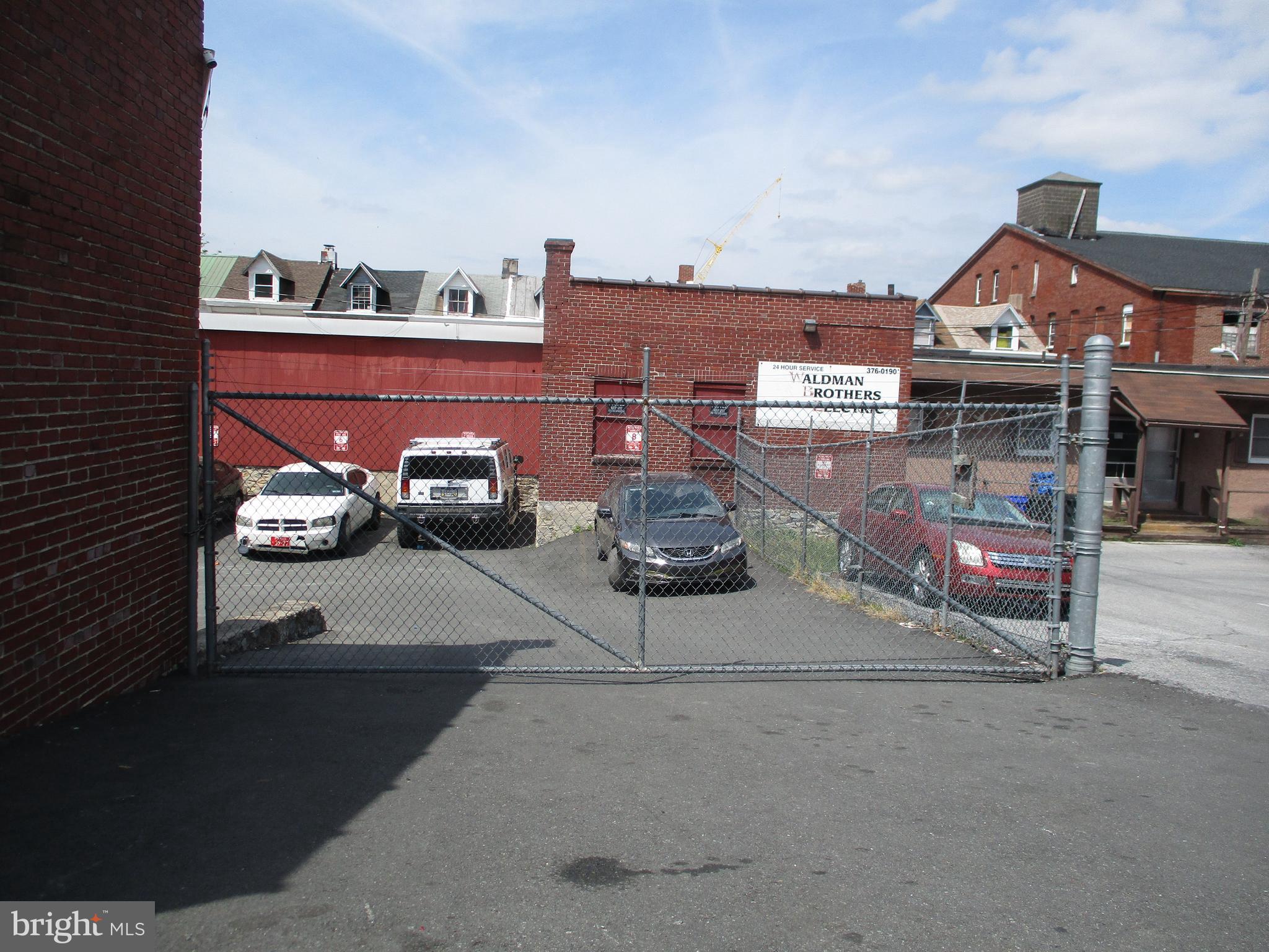 829 MULBERRY STREET