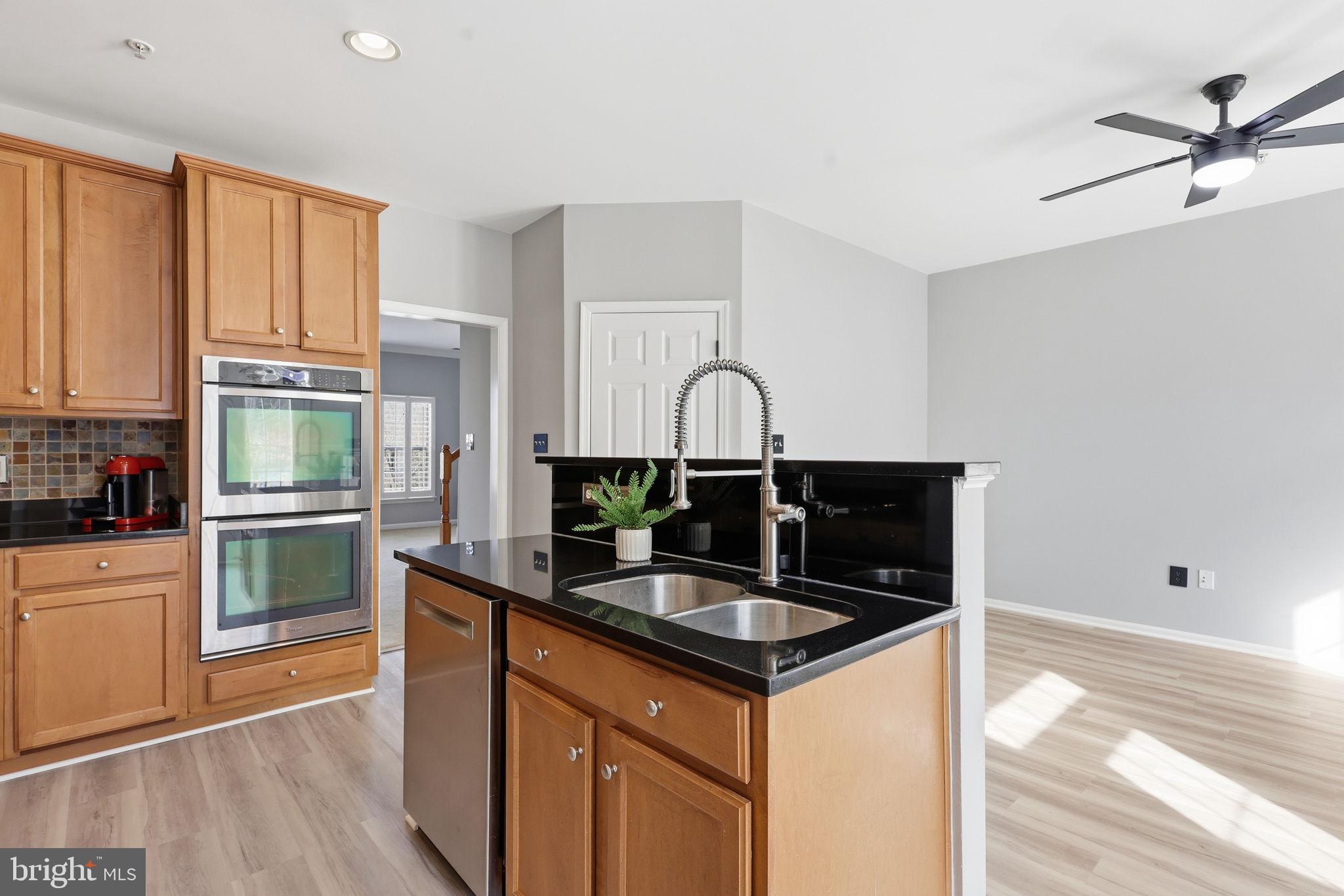 THE TOWNES CONDOMINIUM - Residential