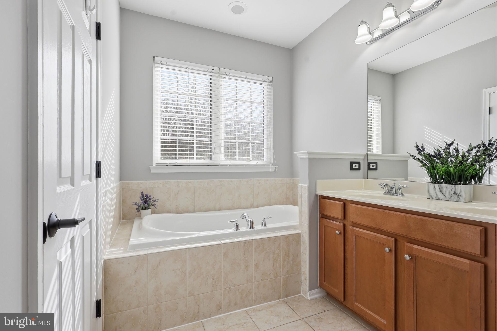 THE TOWNES CONDOMINIUM - Residential