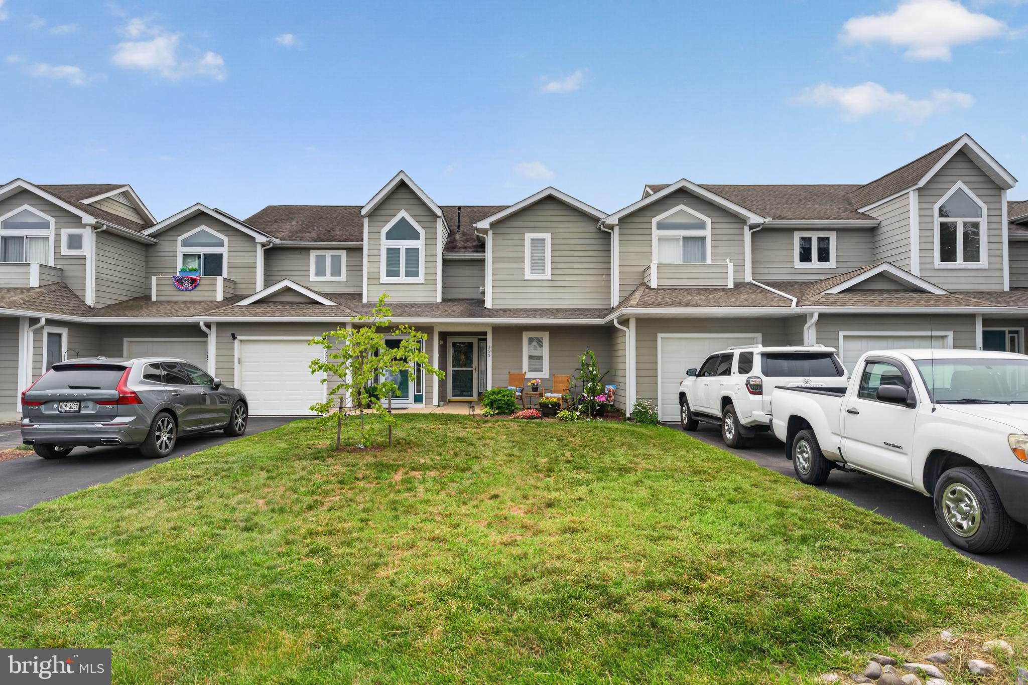 395 LAKESIDE DRIVE