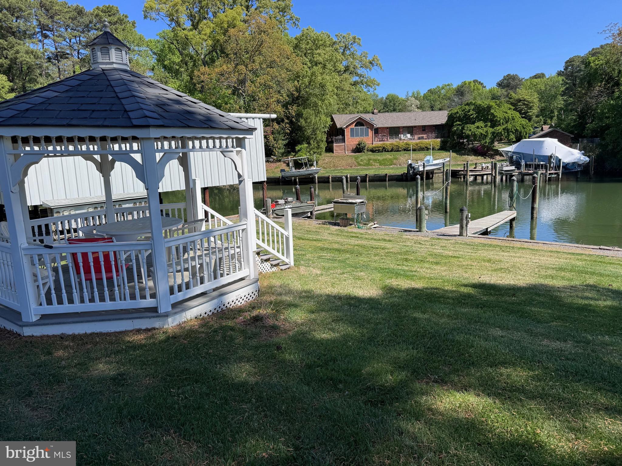 TWIN COVE - Residential