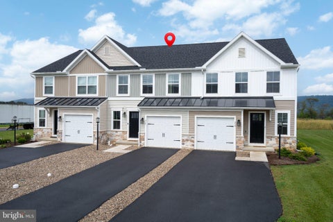 Townhouse For Sale - 314 Magnolia Lane<br/> STATE COLLEGE, PA 16801