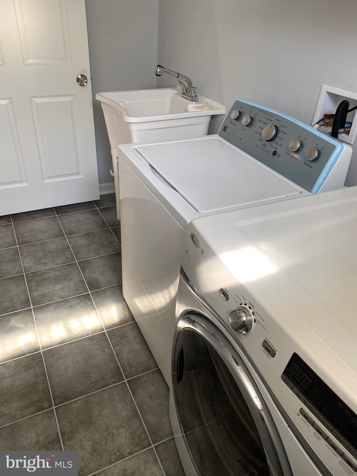 SARATOGA TOWNHOUSES - Residential Lease