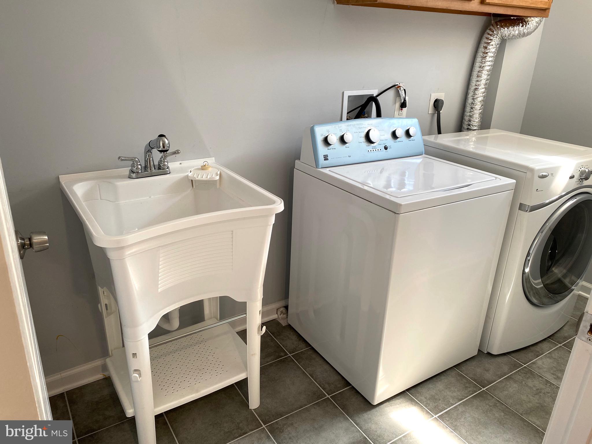 SARATOGA TOWNHOUSES - Residential Lease