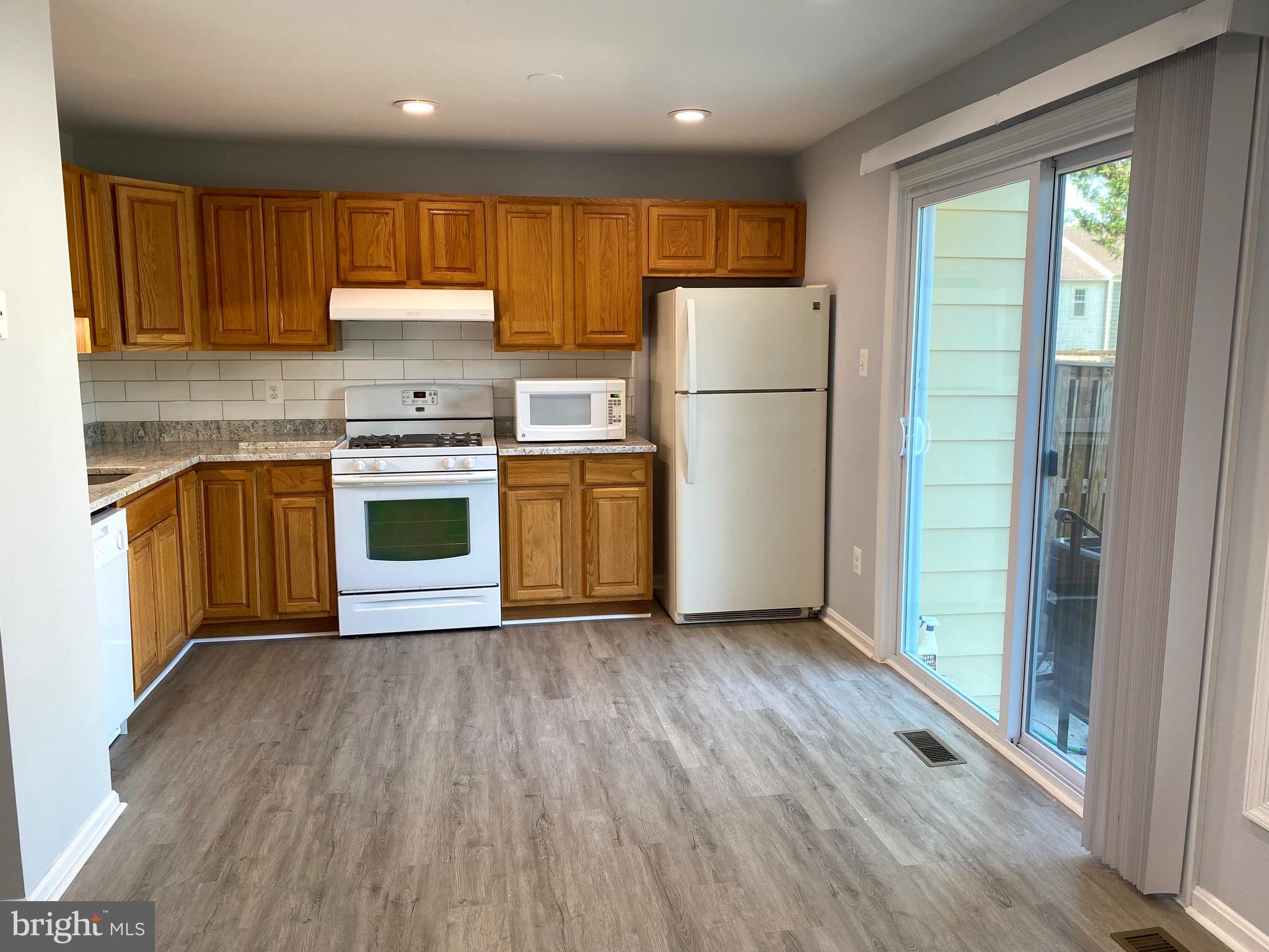 SARATOGA TOWNHOUSES - Residential Lease