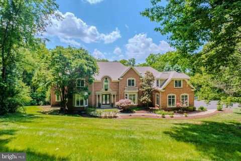 Photo of 40321 Beacon Hill Drive, LEESBURG, VA 20176 (MLS # VALO2124558)