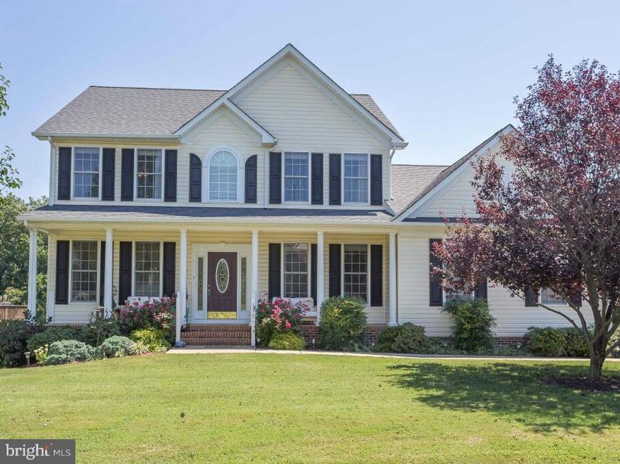 BEAUTIFUL HOME! 4 BR & 2 1/2 BATH, GOURMET KITCHEN, S-STEEL APPLIANCES, HONED GRANITE COUNTER TOPS & TILE BACK SPLASH, X-TRA DEEP & WIDE SINK, DESIGNER LIGHTING, FRENCH DOORS ONTO DECK, FIREPLACE IN LIVING ROOM, BEAUTIFUL OFFICE SPACE & DINING ROOM. MASTER BEDROOM W/ WALK IN CLOSET & MASTER BATH W/ SEPARATE TUB & SHOWER. LARGE WALKOUT BASEMENT, W/ 1 FINISHED ROOM. WONDERFUL FENCED IN BACKYARD!