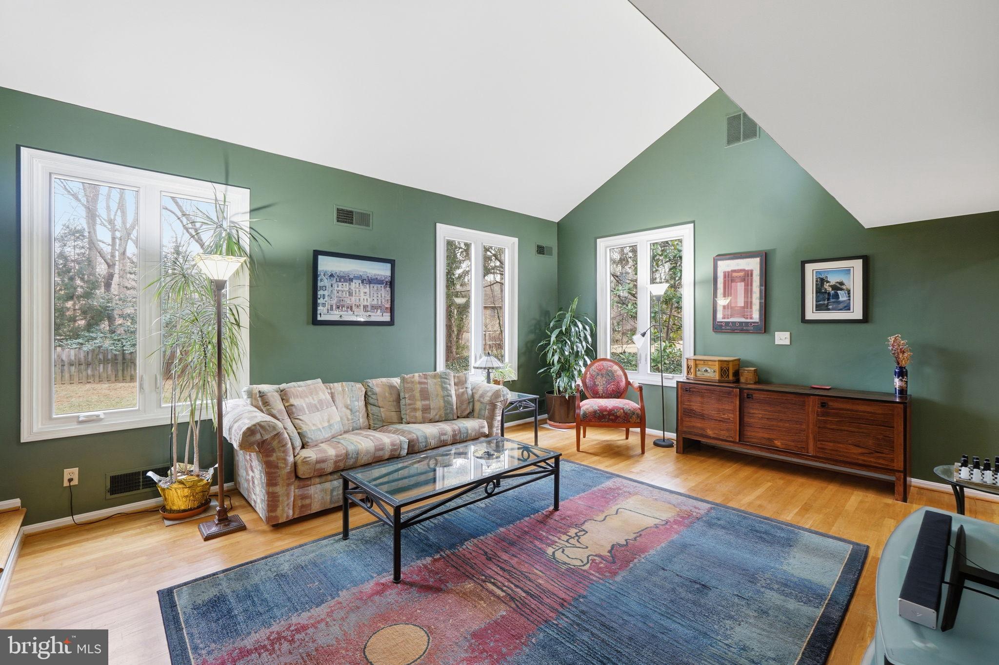 MARY KNOLLS - Residential