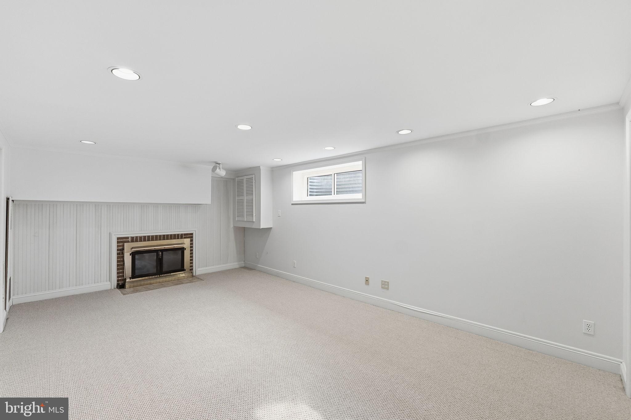 MARY KNOLLS - Residential