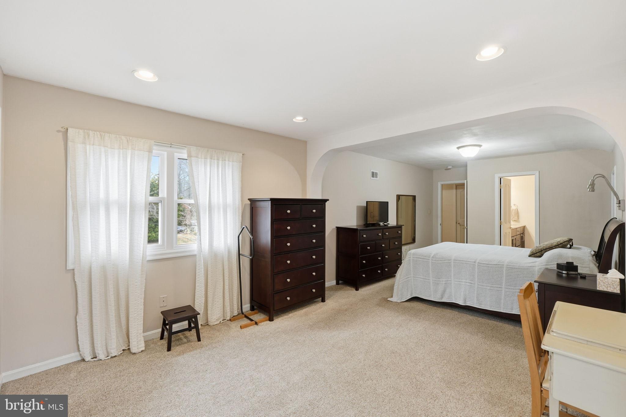 MARY KNOLLS - Residential