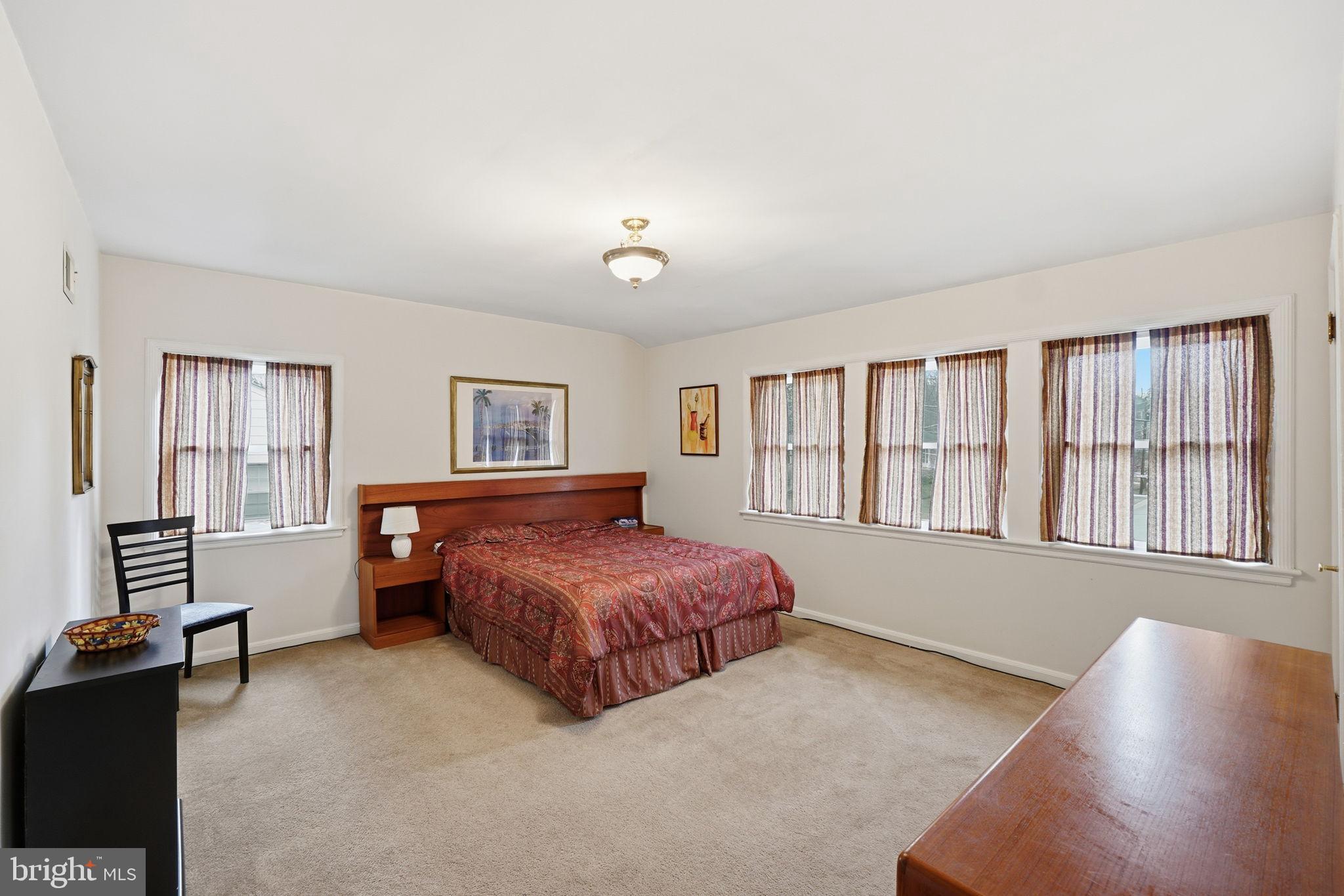 MARY KNOLLS - Residential