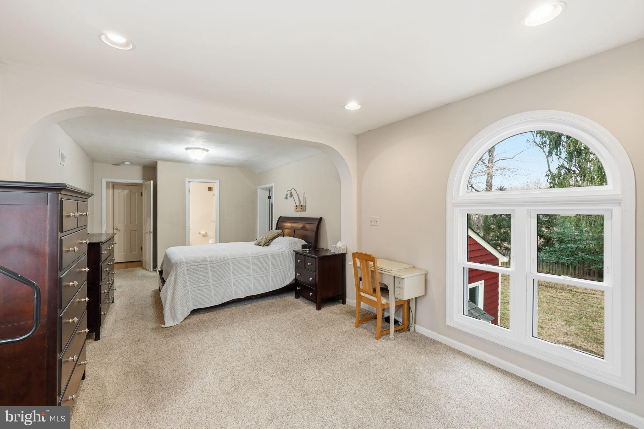 MARY KNOLLS - Residential