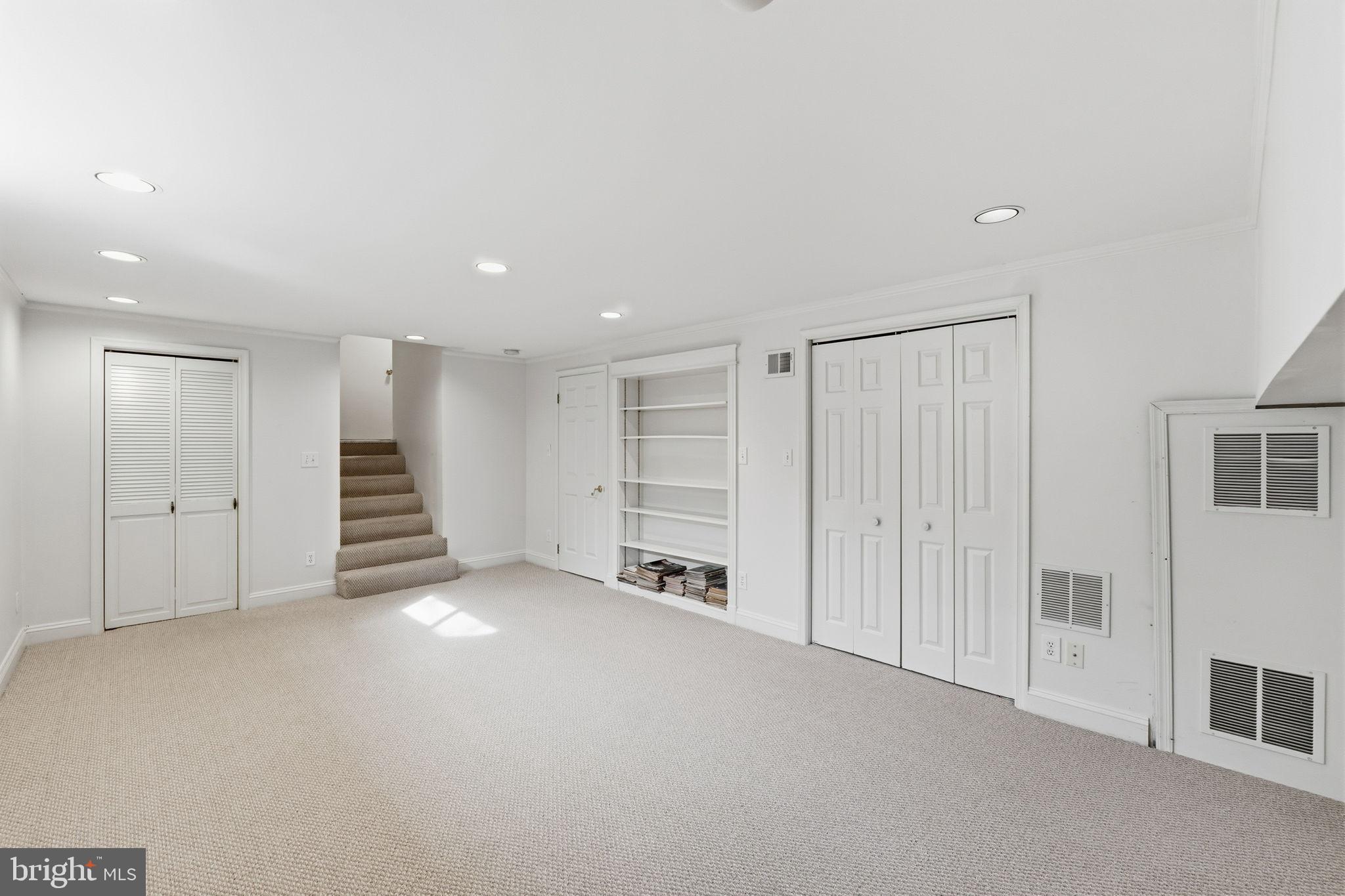 MARY KNOLLS - Residential