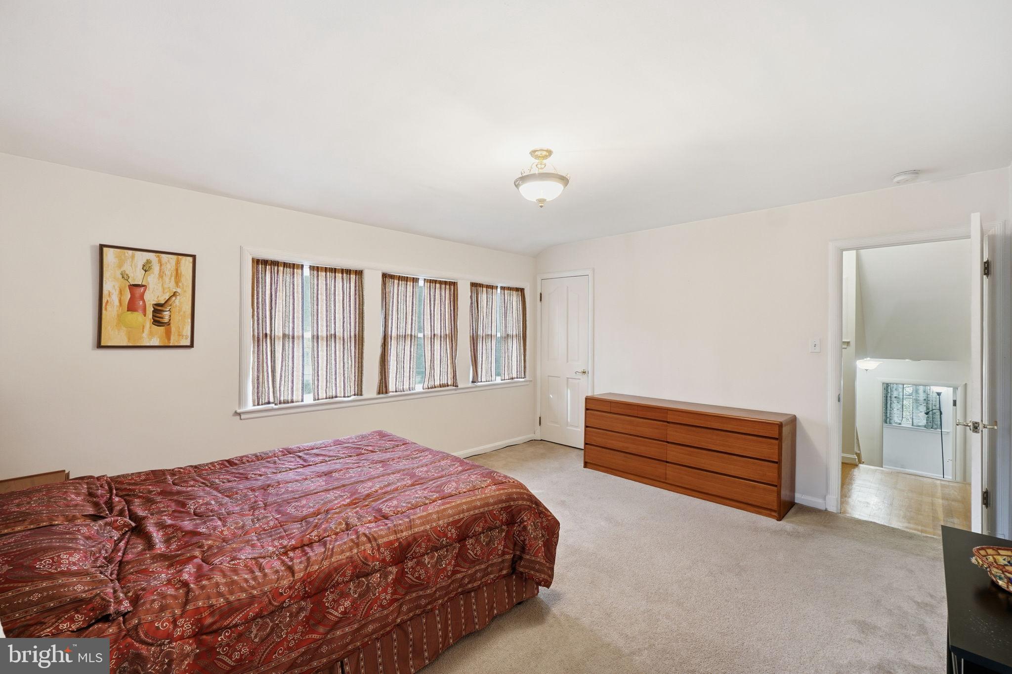 MARY KNOLLS - Residential