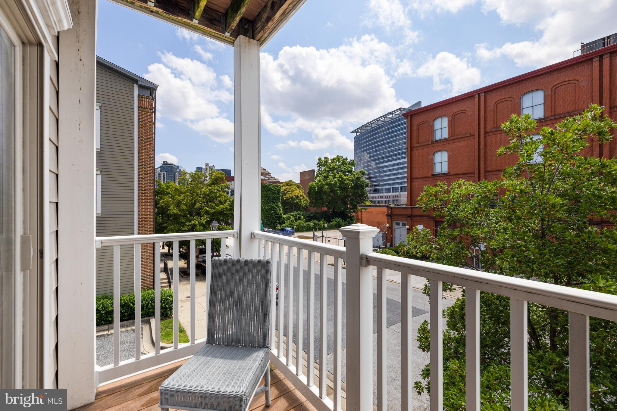 ALBEMARLE SQUARE - Residential