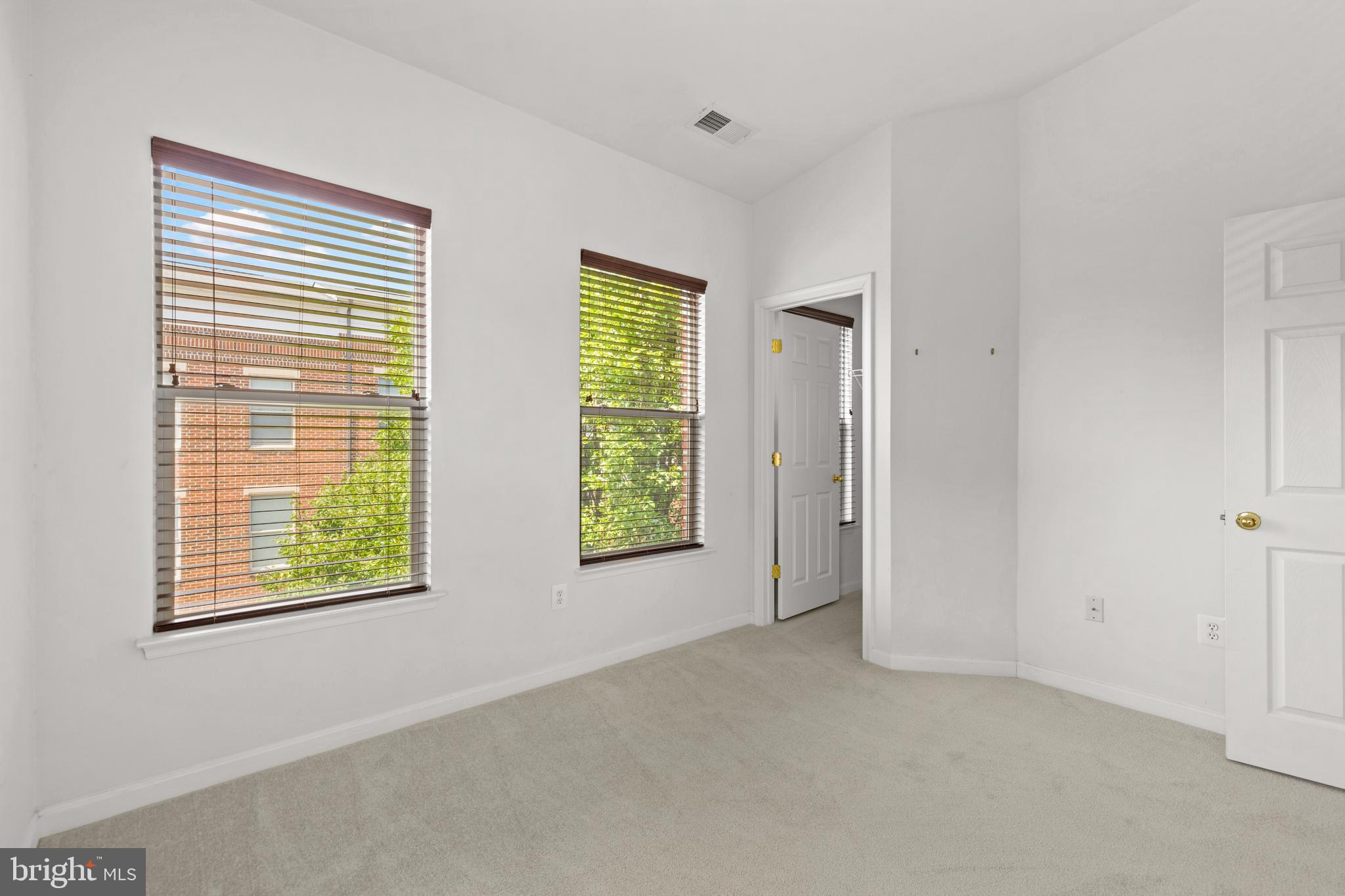 ALBEMARLE SQUARE - Residential