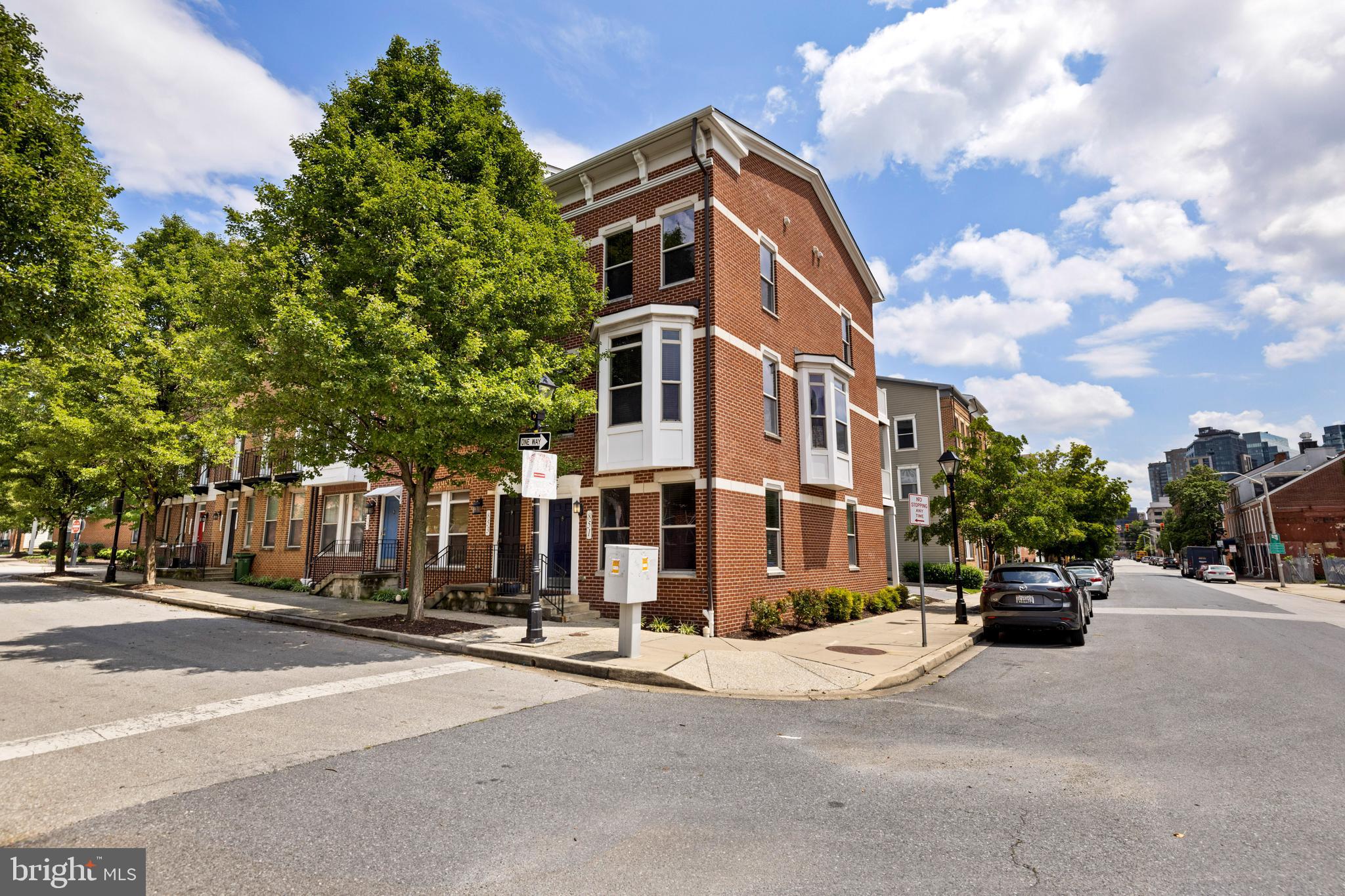 ALBEMARLE SQUARE - Residential