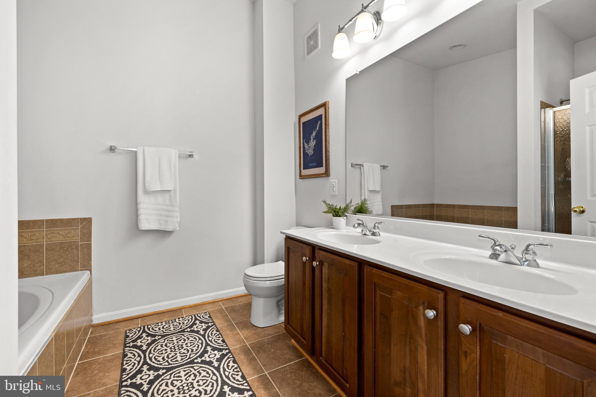 ALBEMARLE SQUARE - Residential