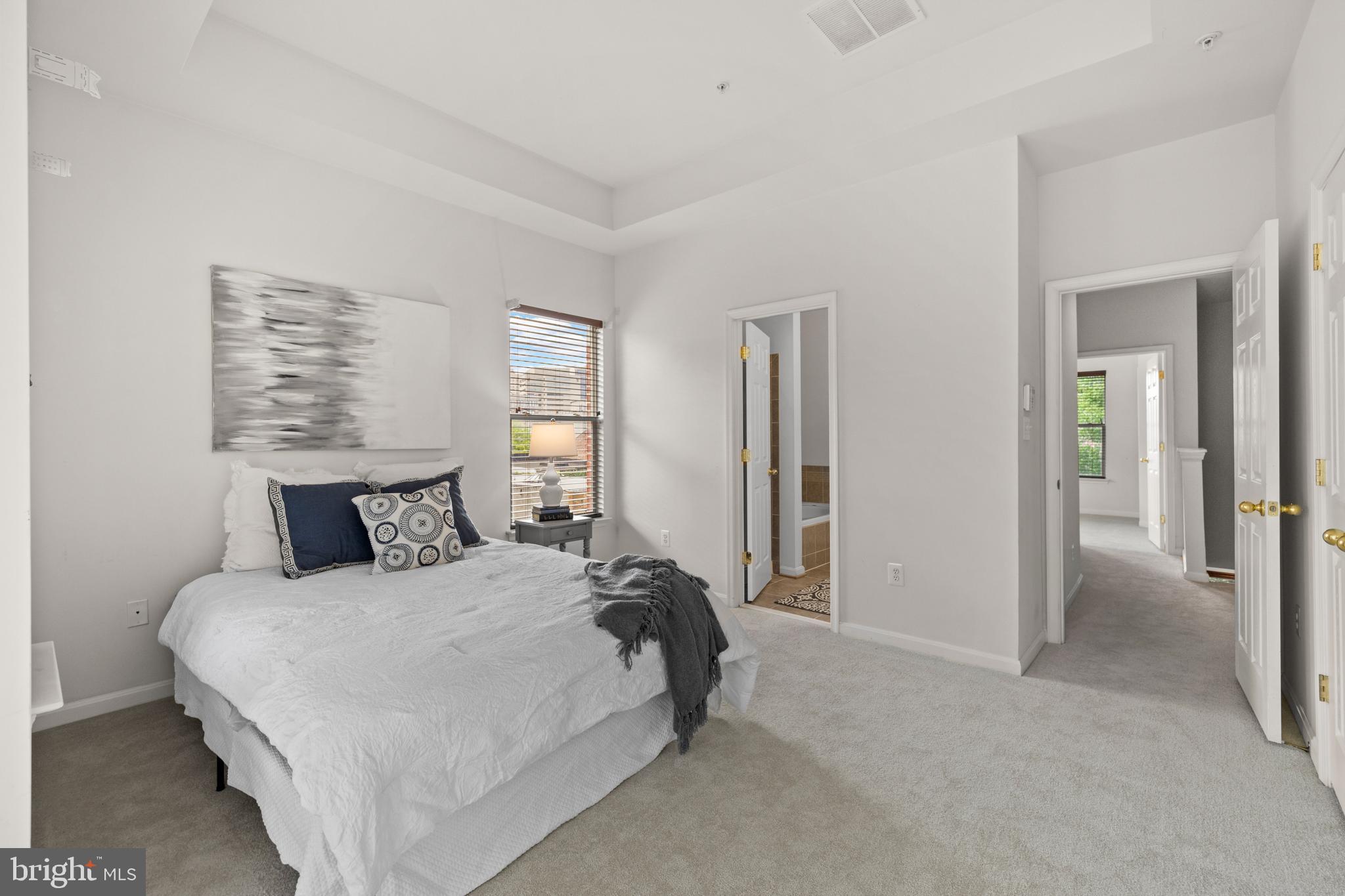 ALBEMARLE SQUARE - Residential