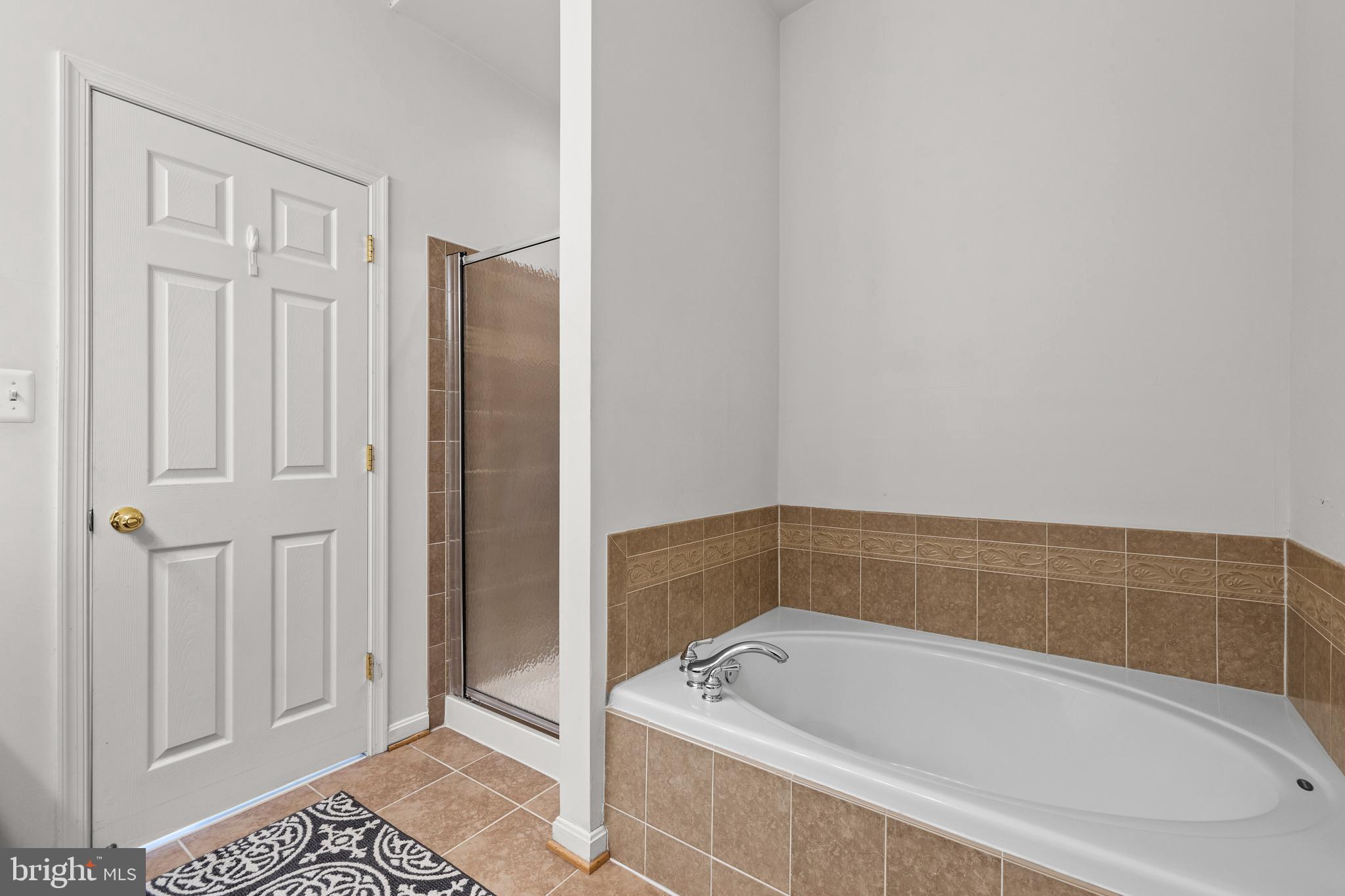 ALBEMARLE SQUARE - Residential