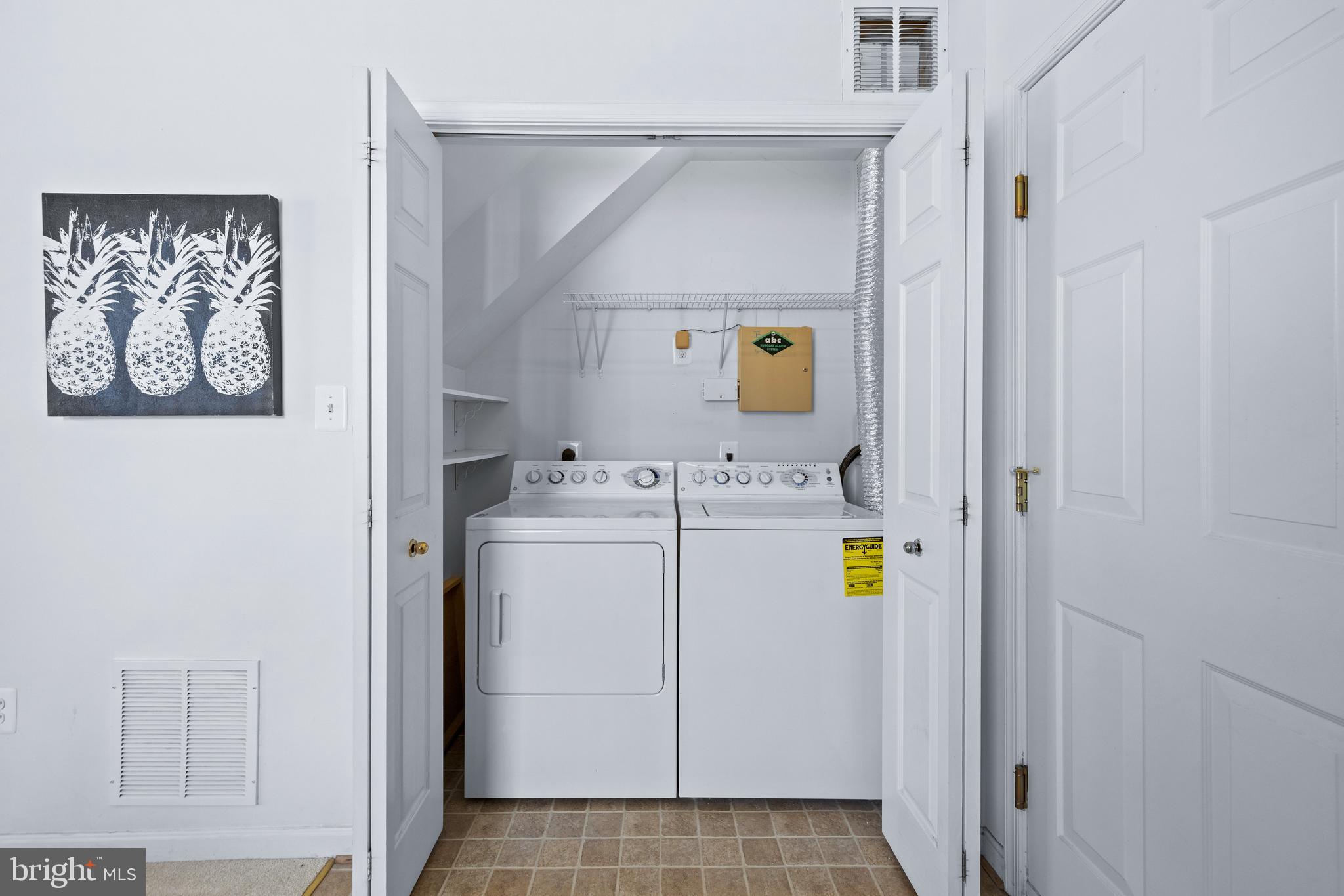 ALBEMARLE SQUARE - Residential