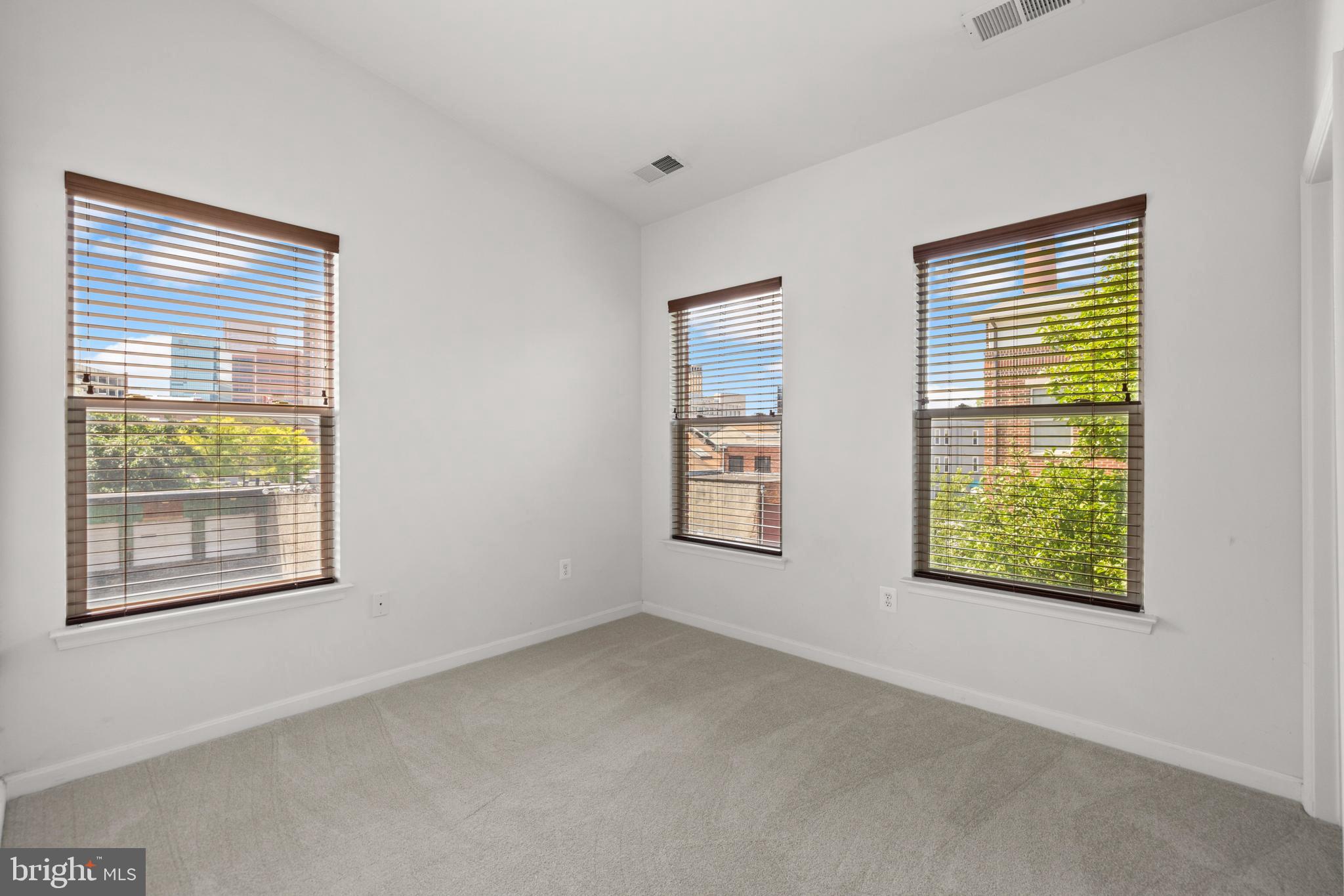 ALBEMARLE SQUARE - Residential