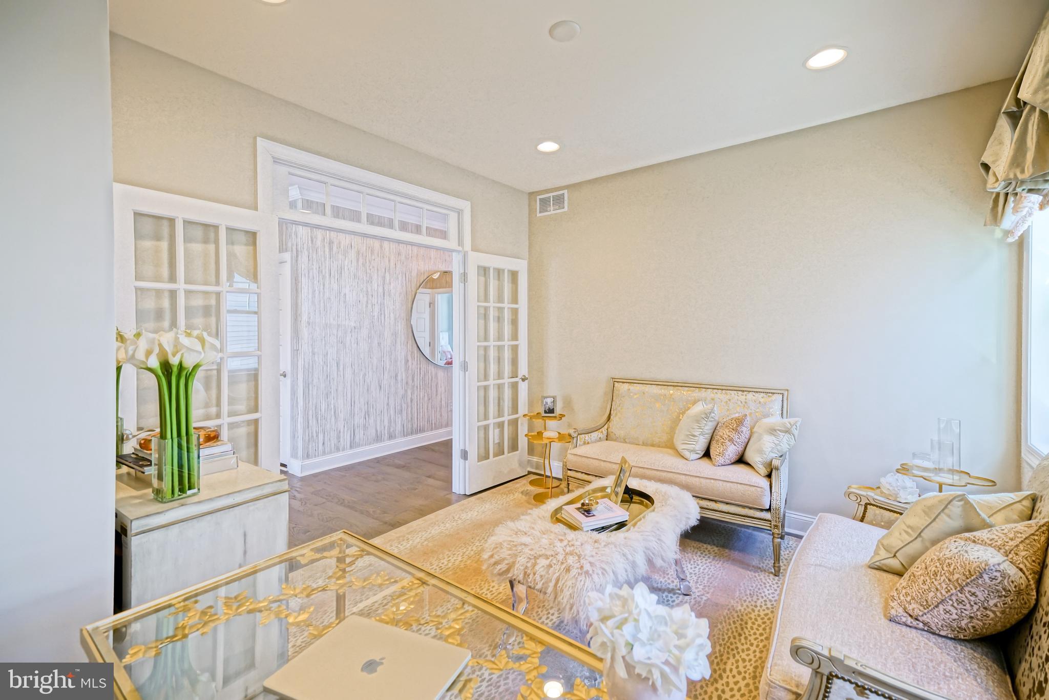 GOVERNORS - Residential