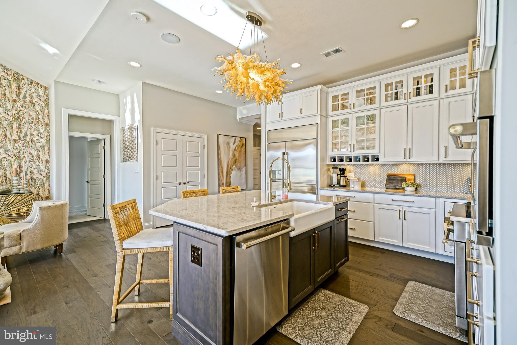 GOVERNORS - Residential