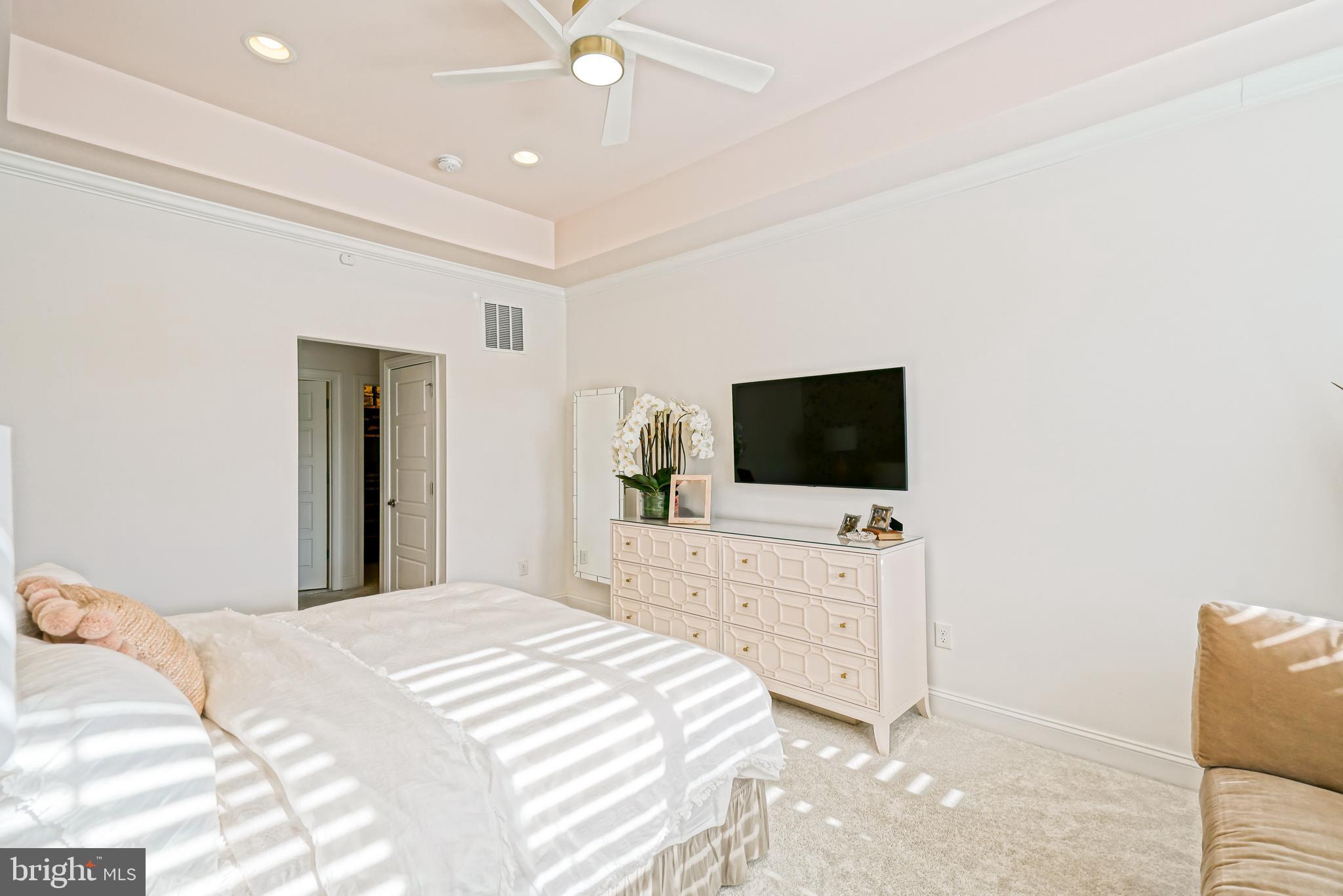 GOVERNORS - Residential