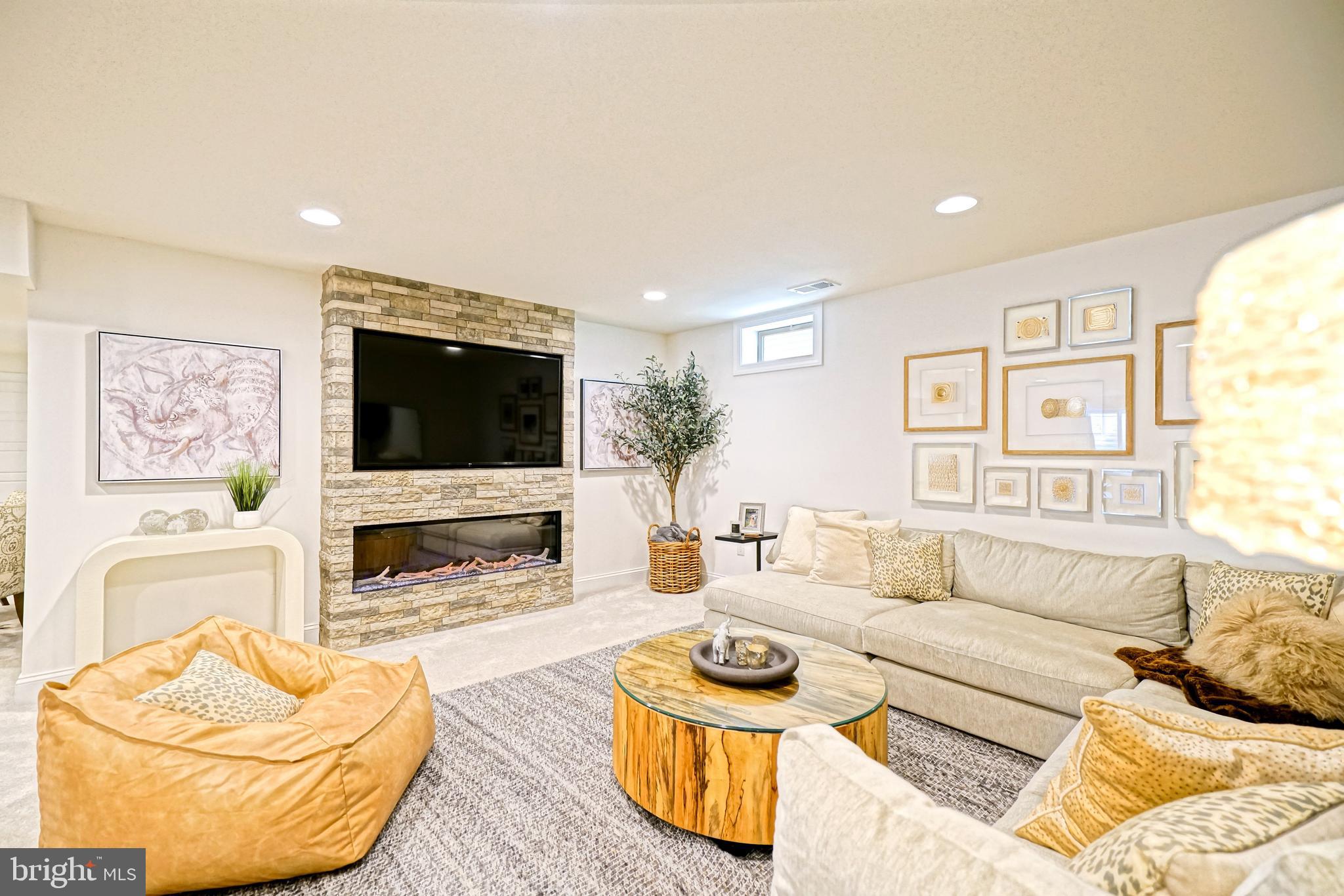 GOVERNORS - Residential