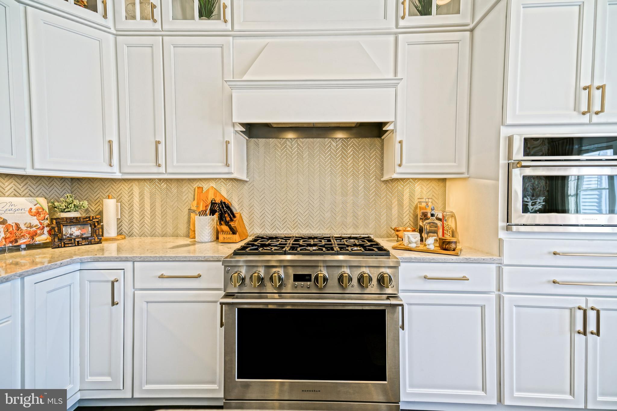 GOVERNORS - Residential