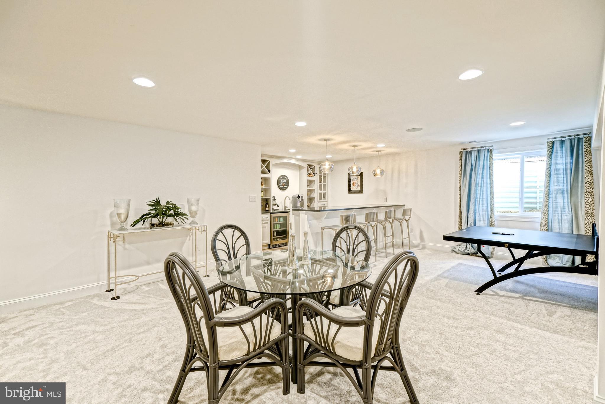 GOVERNORS - Residential