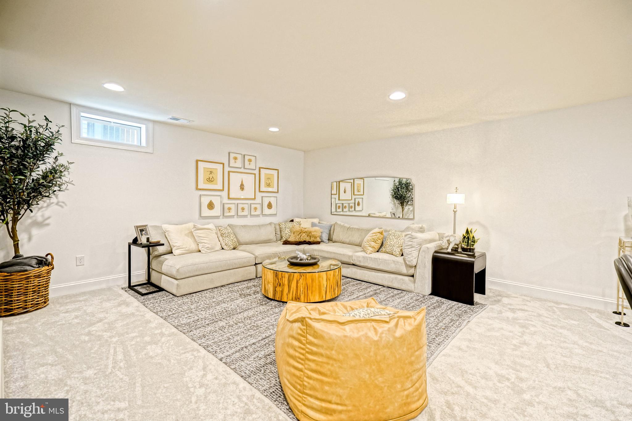 GOVERNORS - Residential