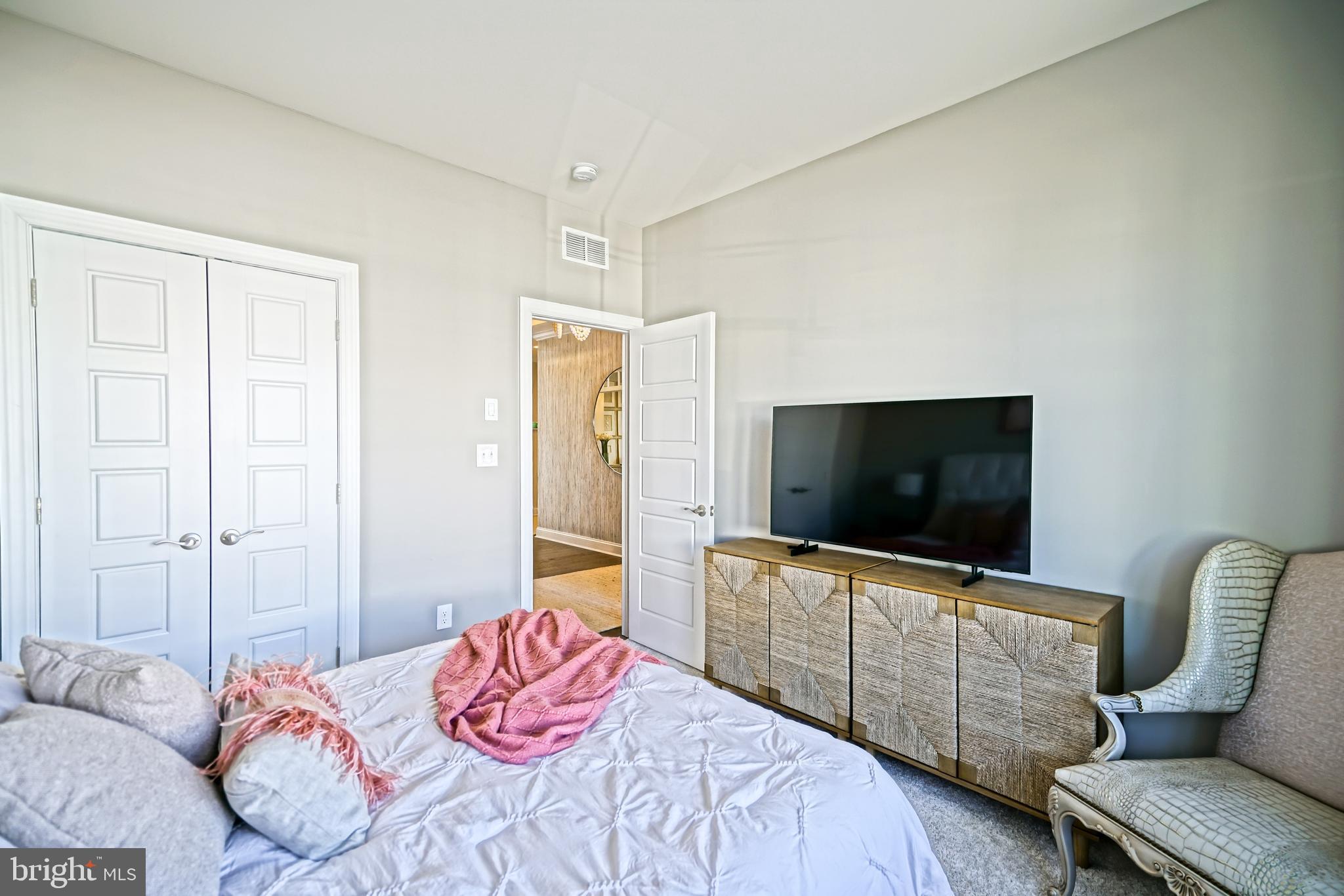 GOVERNORS - Residential