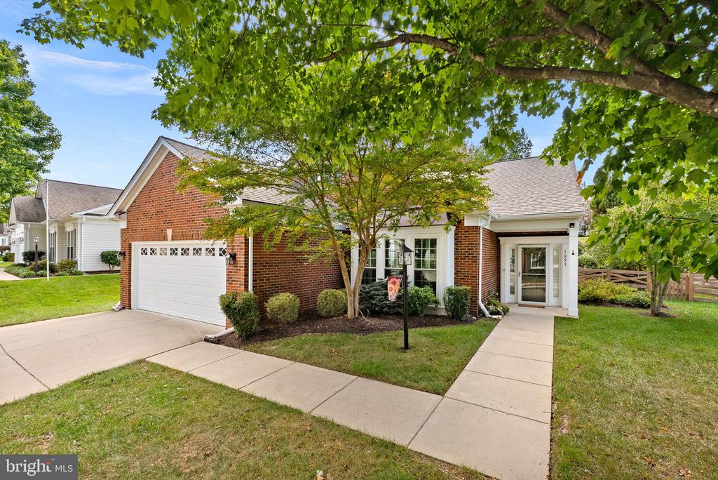 Photo of 1853 Faversham Way, WOODBRIDGE, VA 22192 (MLS # VAPW2103748)
