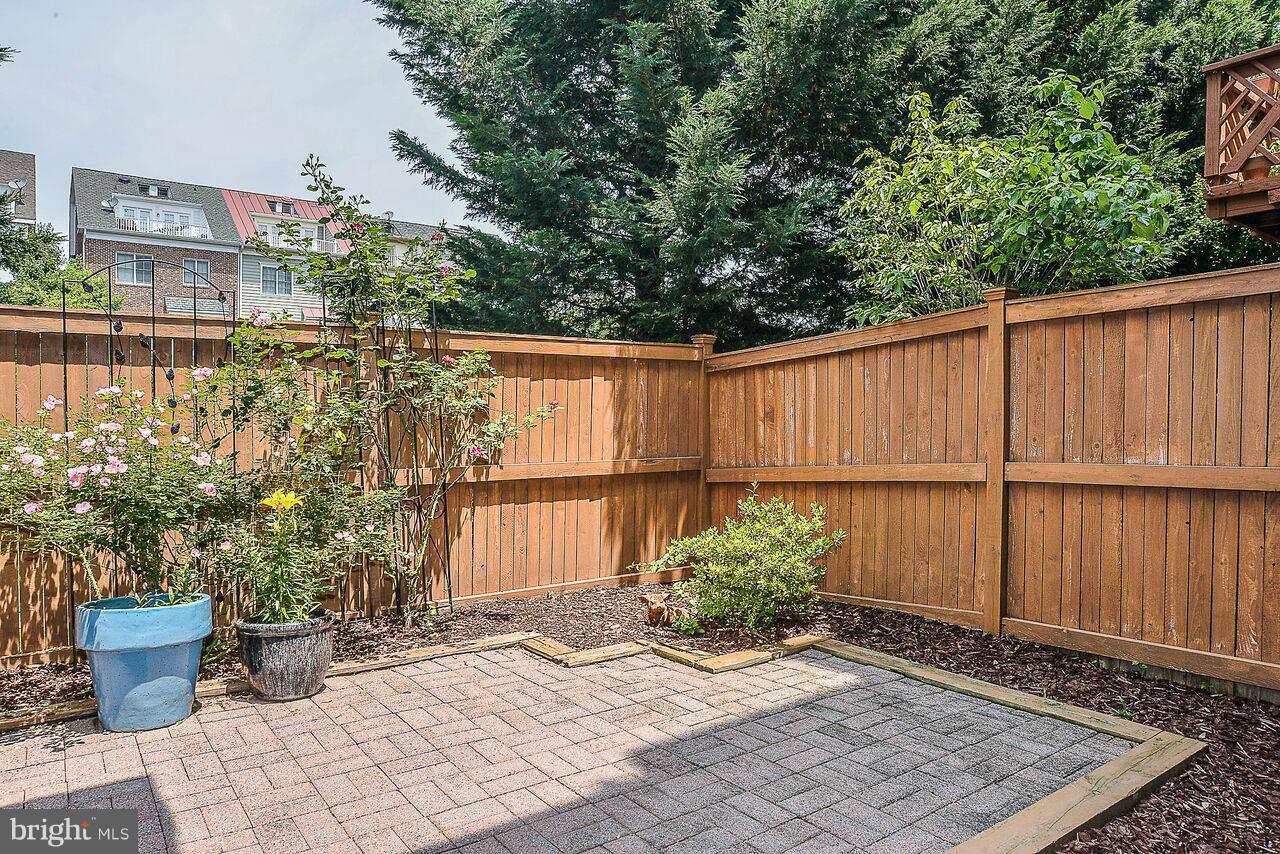 OLD TOWN GREENS - Residential