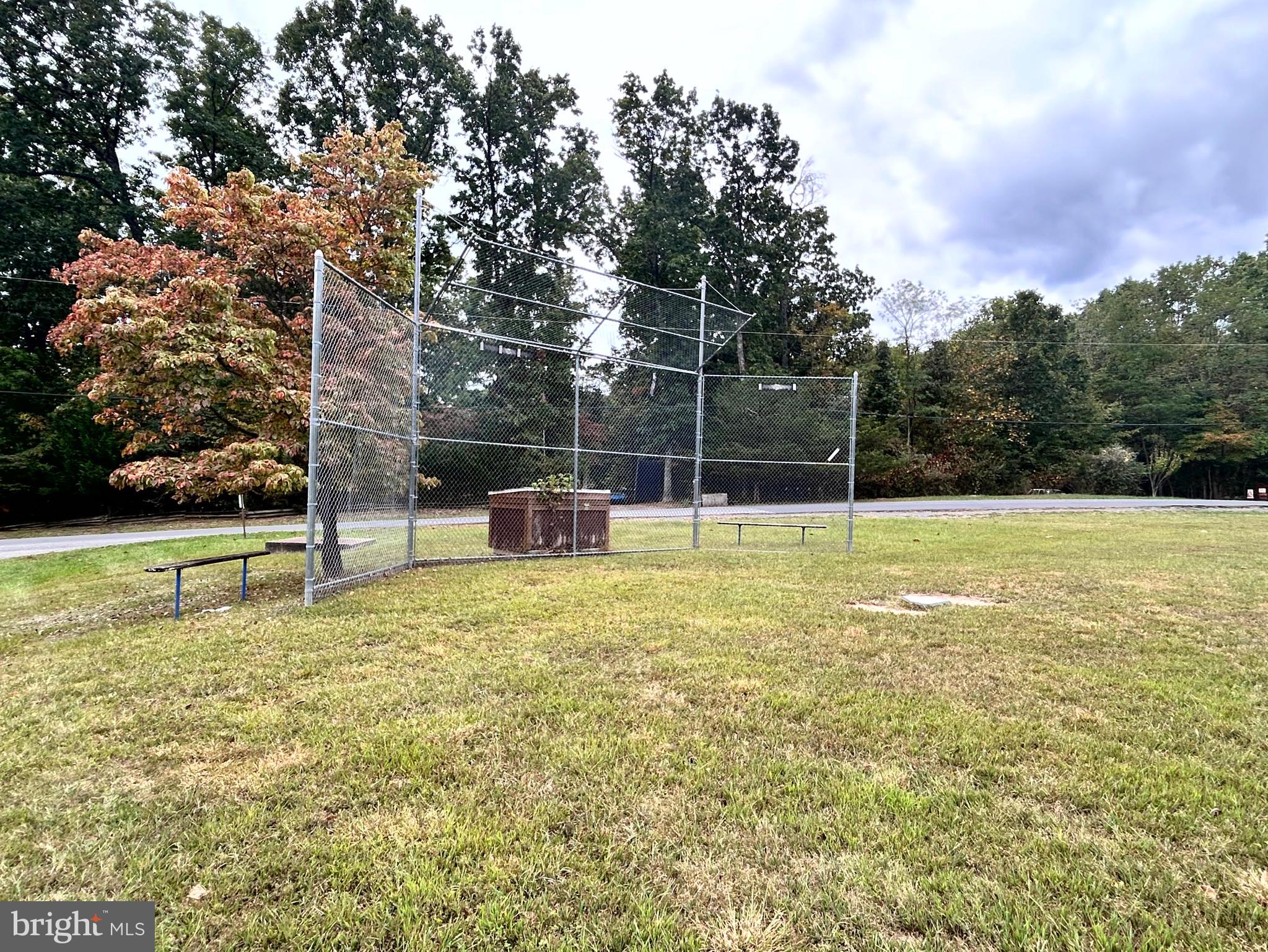 SLEEPY HOLLOW - Land